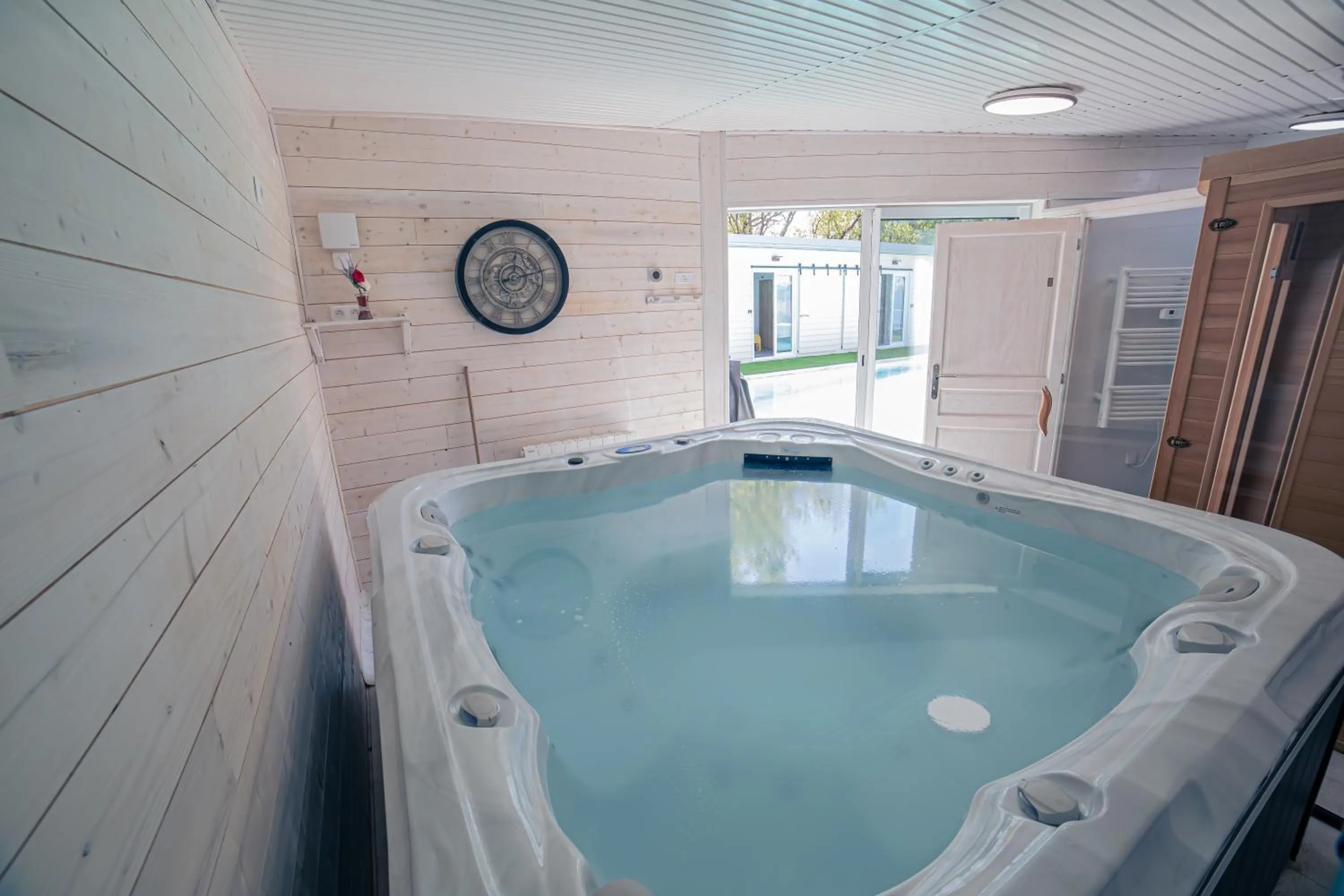 VILLA piscine-spa-sauna, 25 personnes, 5 mn océan