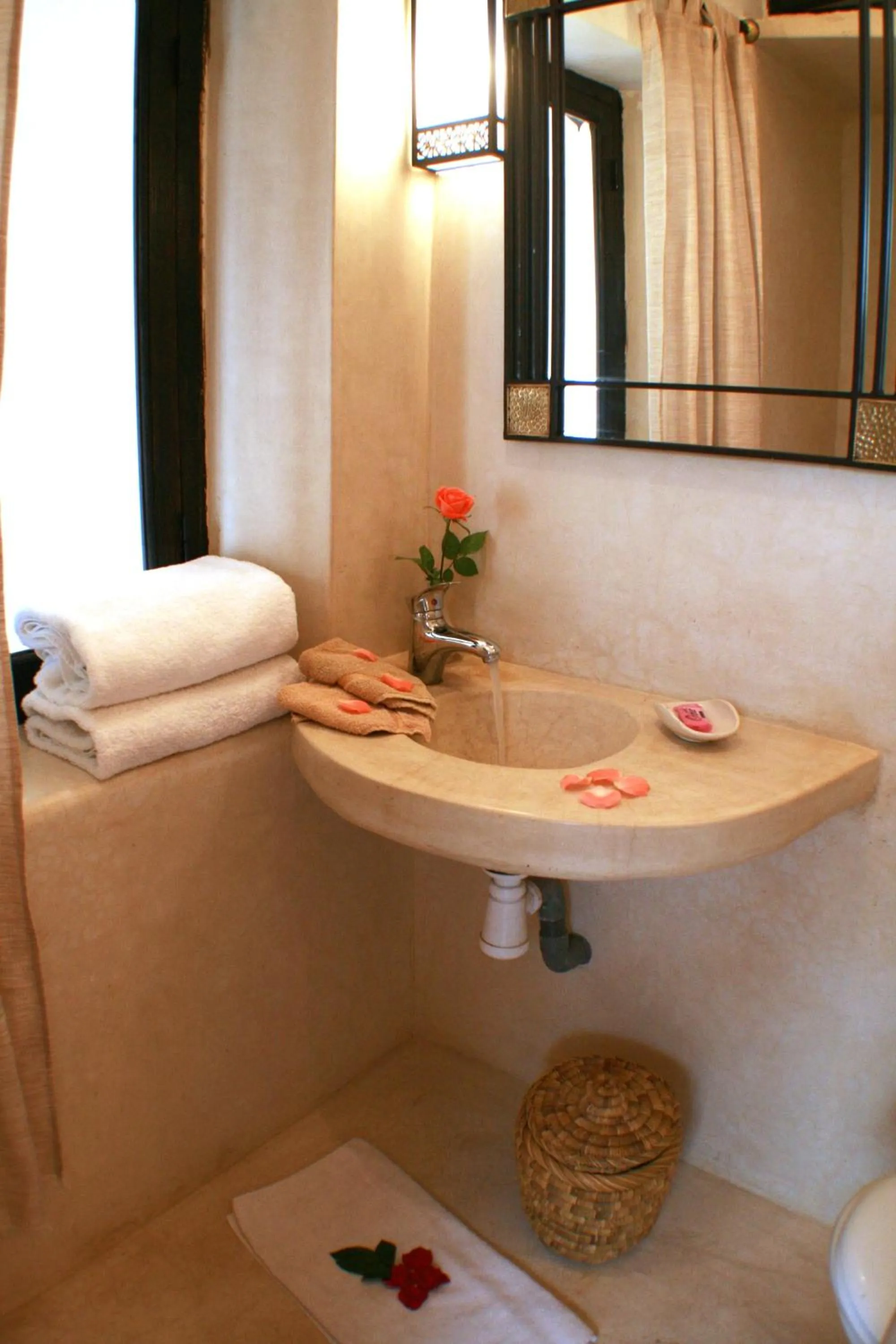 Shower in Riad Carina