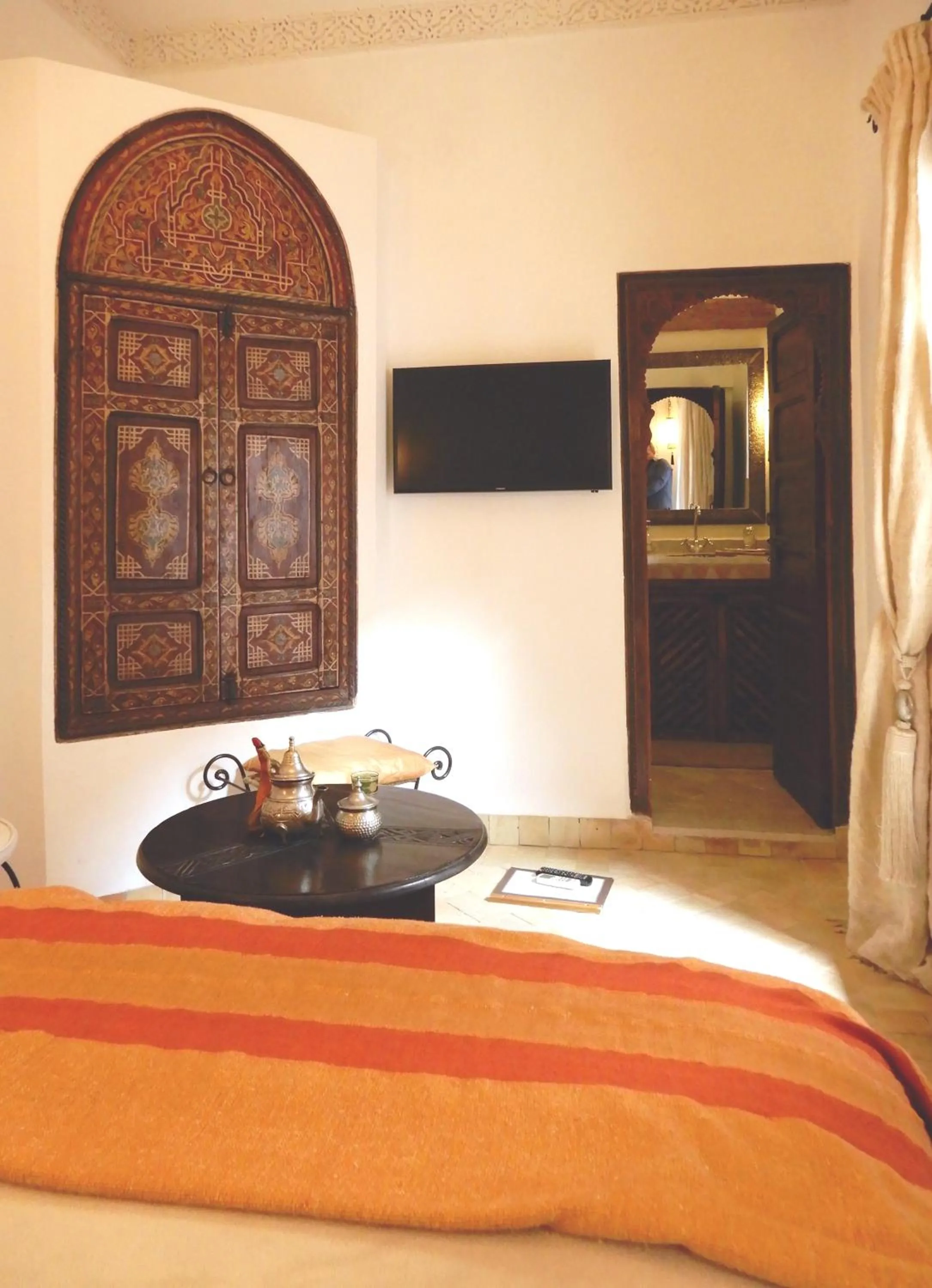 Bathroom, Bed in Riad Carina