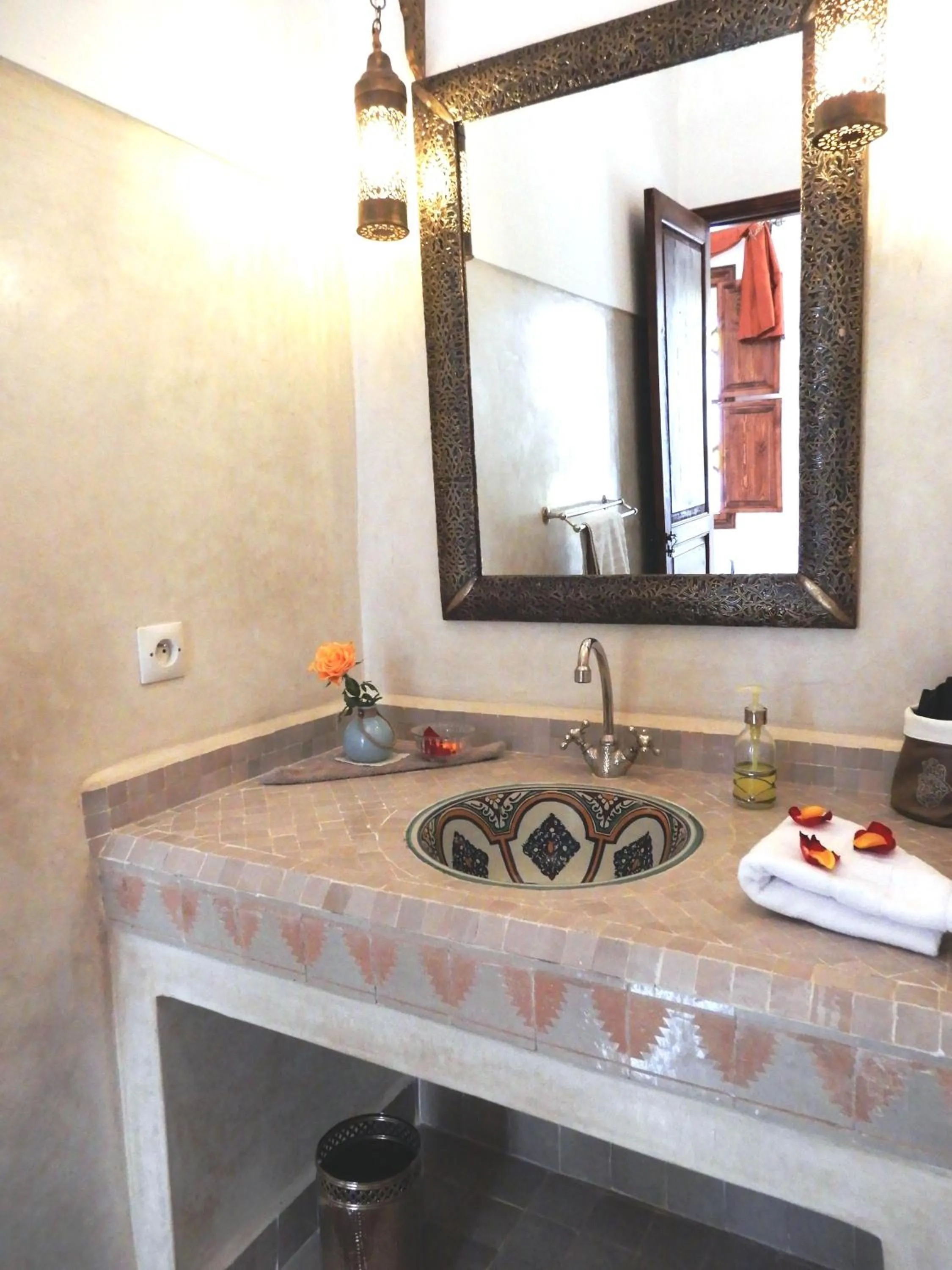 Shower in Riad Carina