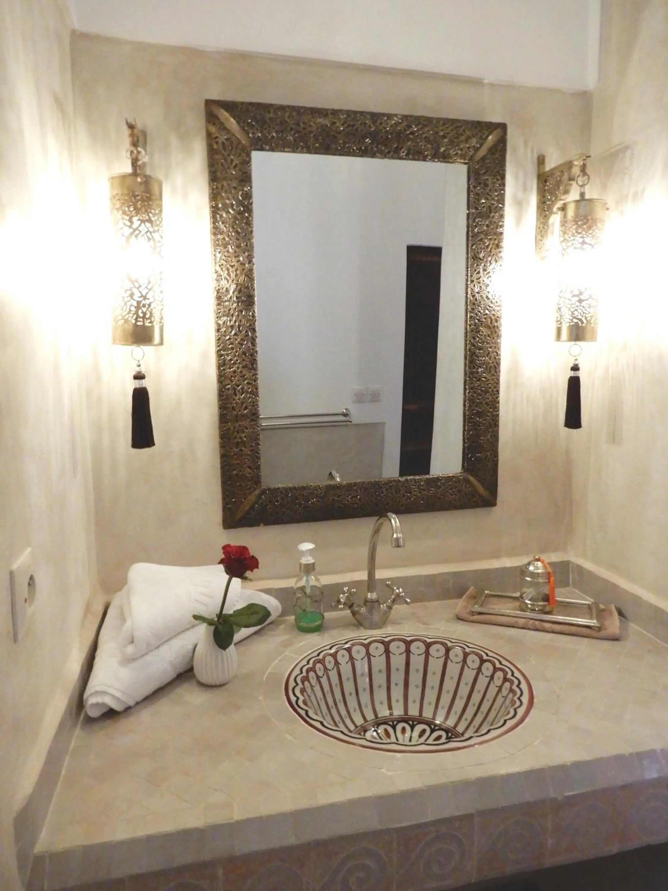 Shower in Riad Carina