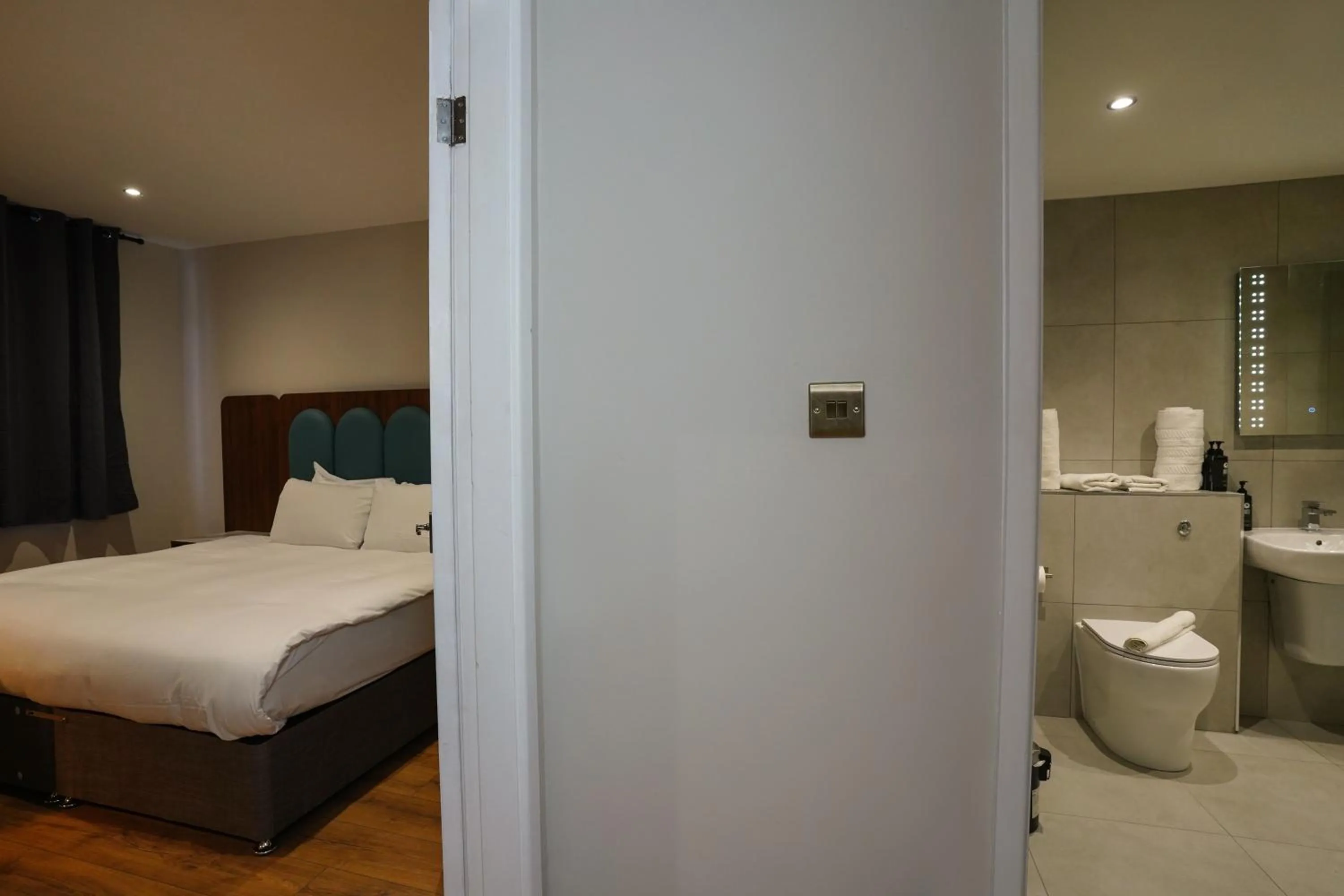 Toilet, Bed in Park hall Hotel & Spa Lancashire, a member of Radisson Individuals