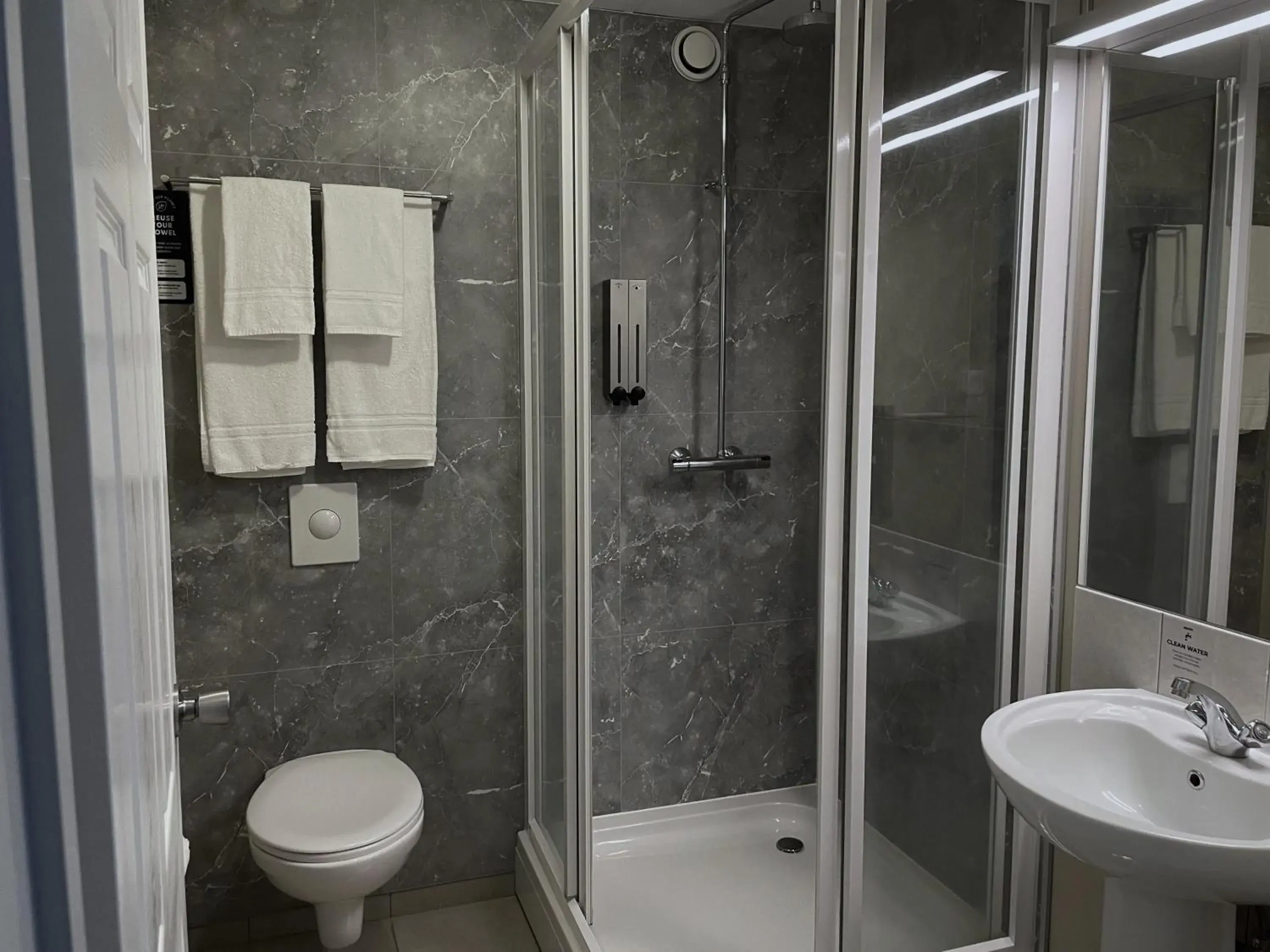 Single Room in Hotel Hvolsvollur - Central South Iceland Single Room in Hotel Hvolsvollur - Central South Iceland