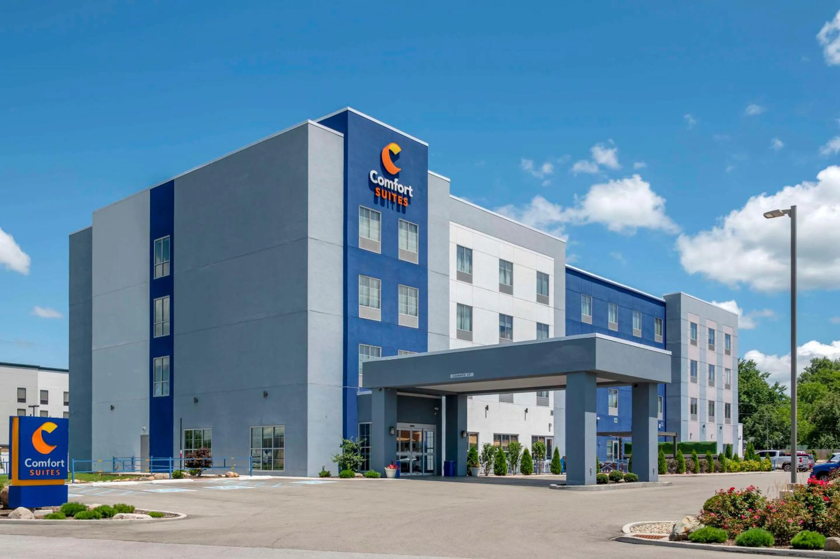Property building in Comfort Suites