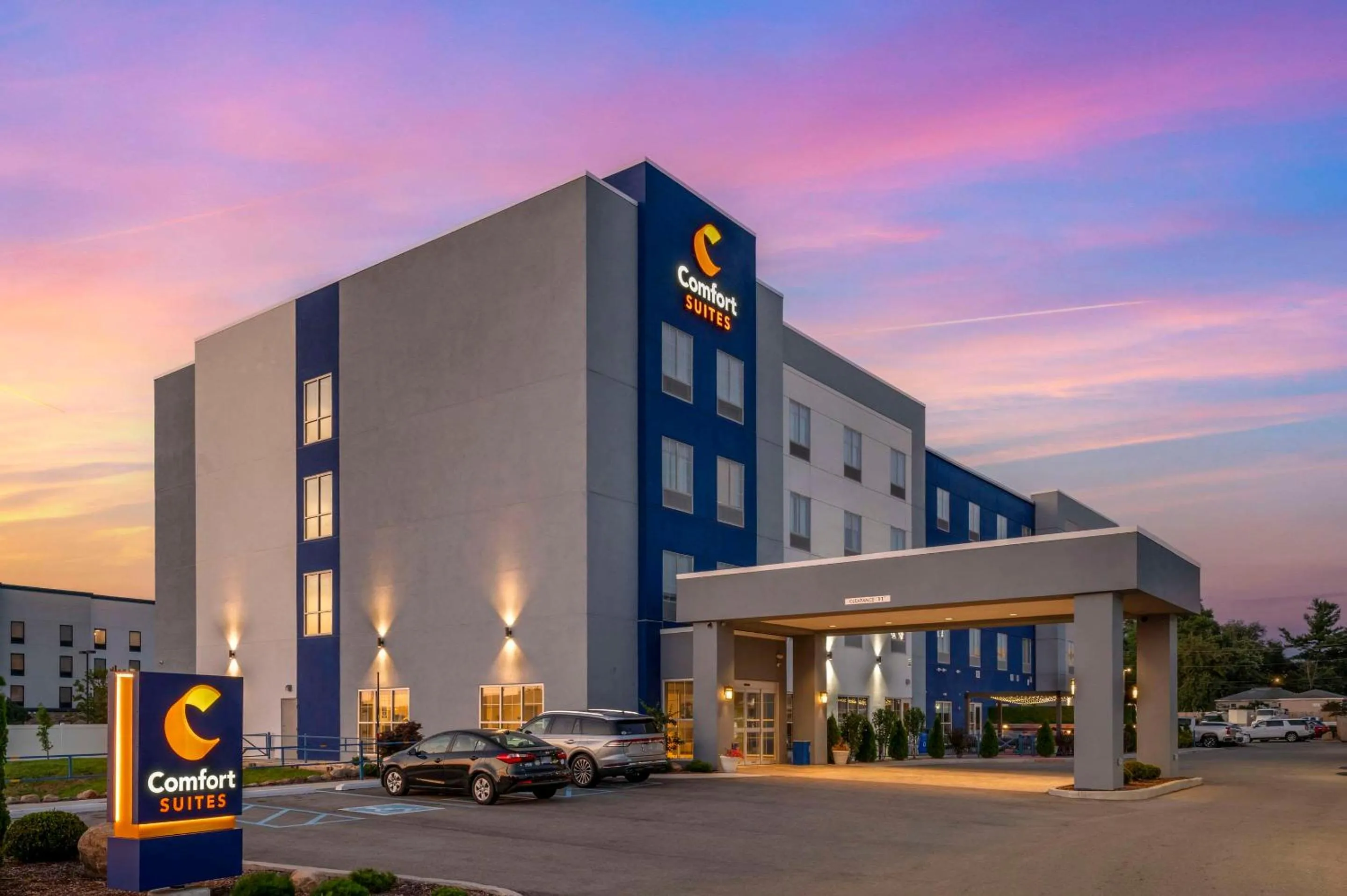 Property building in Comfort Suites