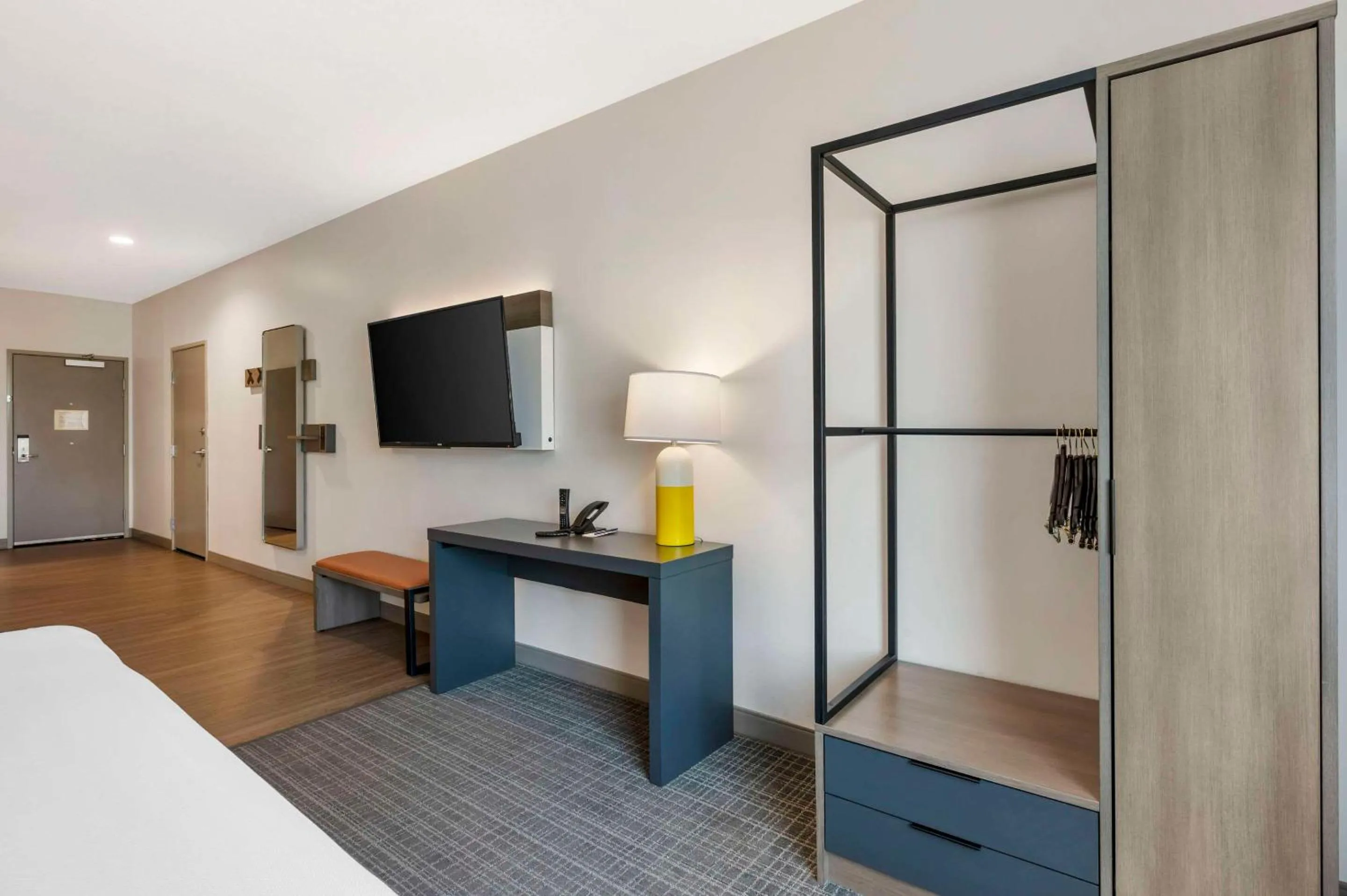 Bedroom, Bed in Comfort Suites