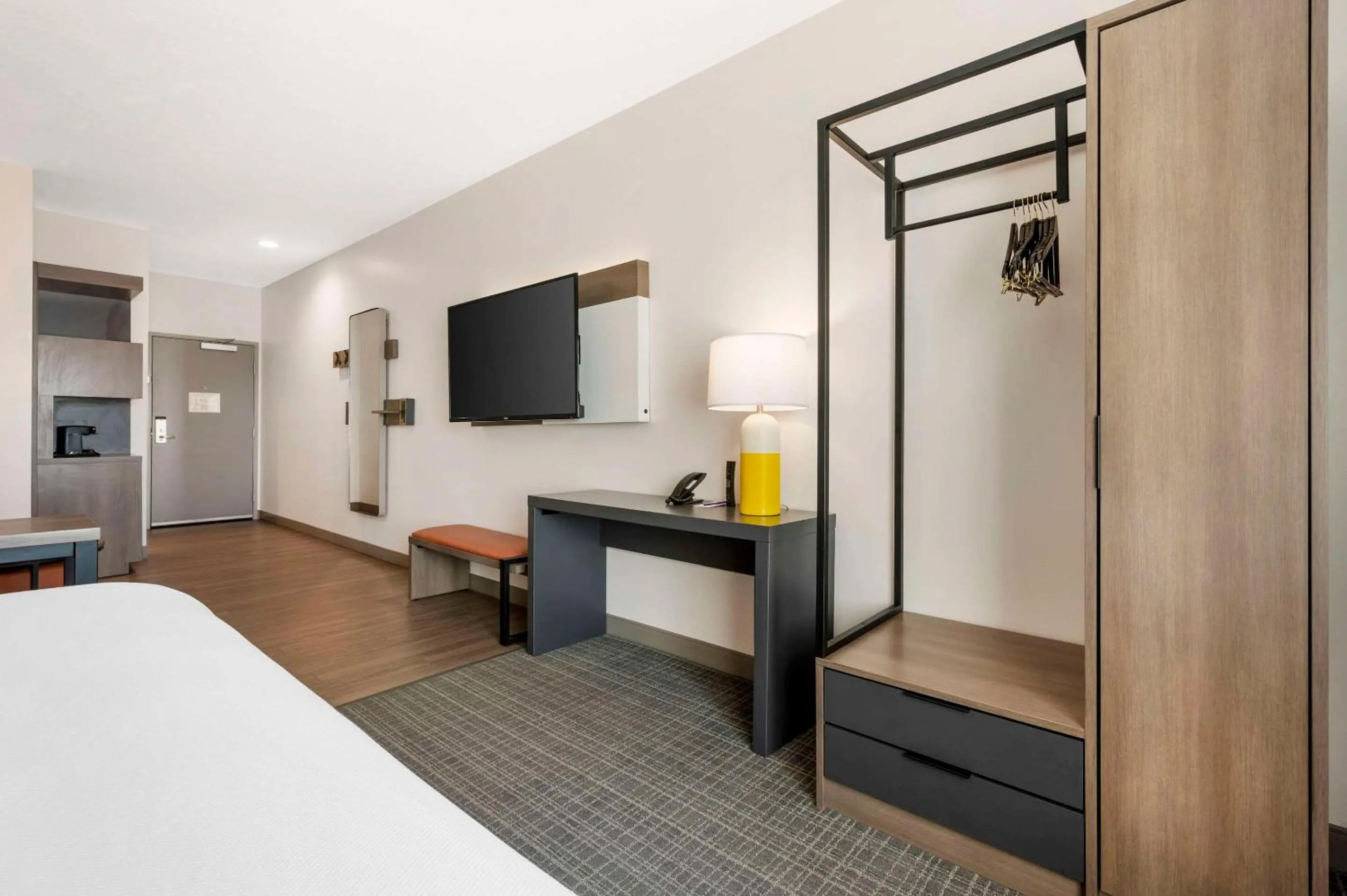 Bedroom, Bed in Comfort Suites