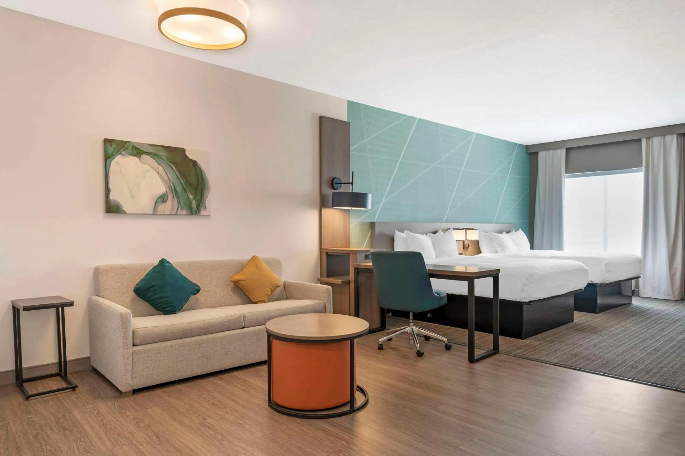 Bedroom, Bed in Comfort Suites