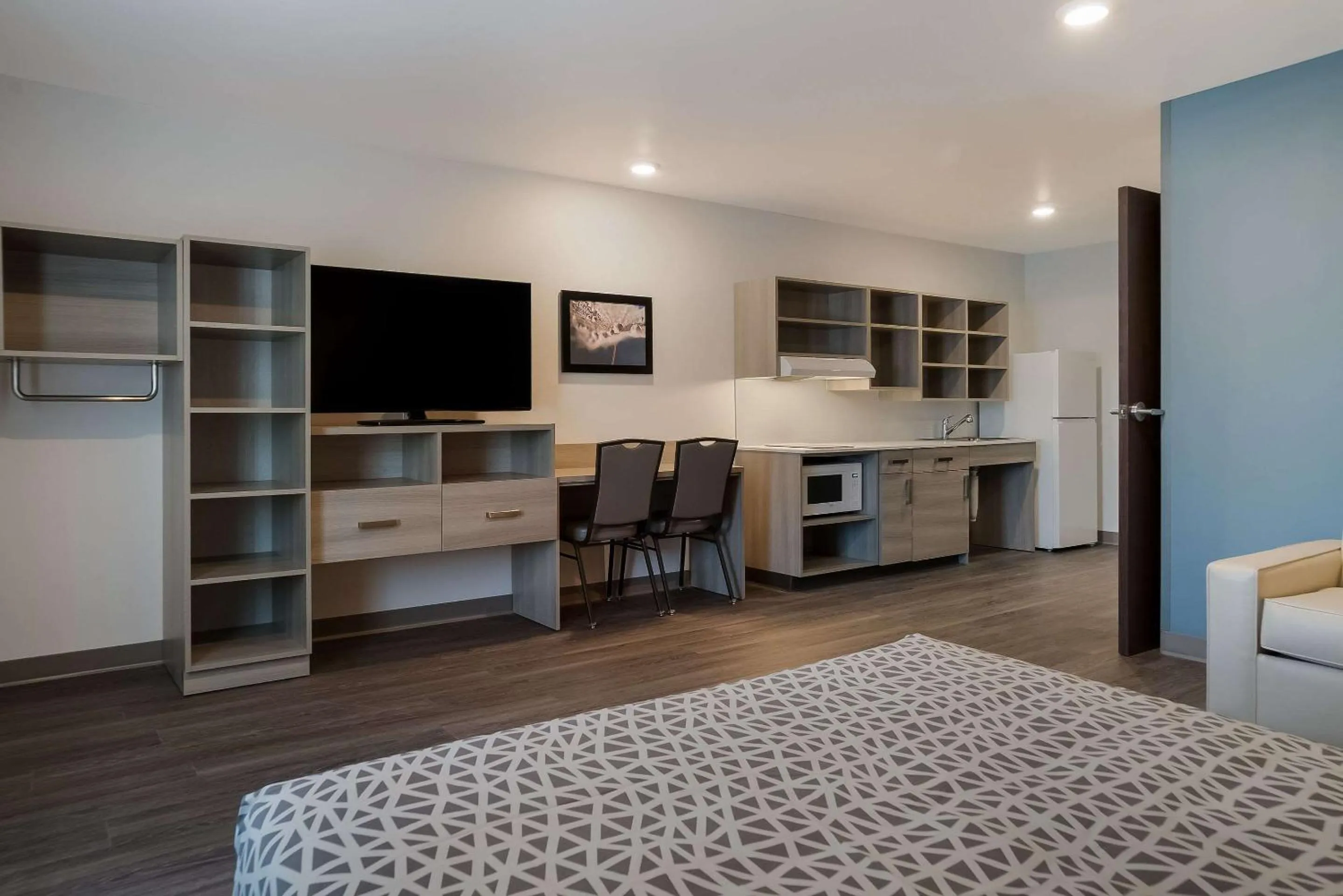 Photo of the whole room in WoodSpring Suites Detroit Sterling Heights