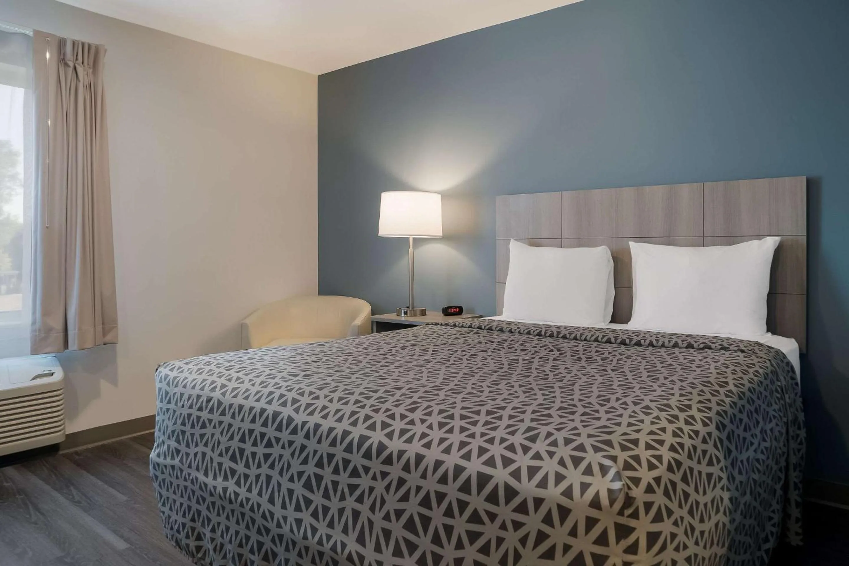 Bedroom, Bed in WoodSpring Suites Detroit Sterling Heights