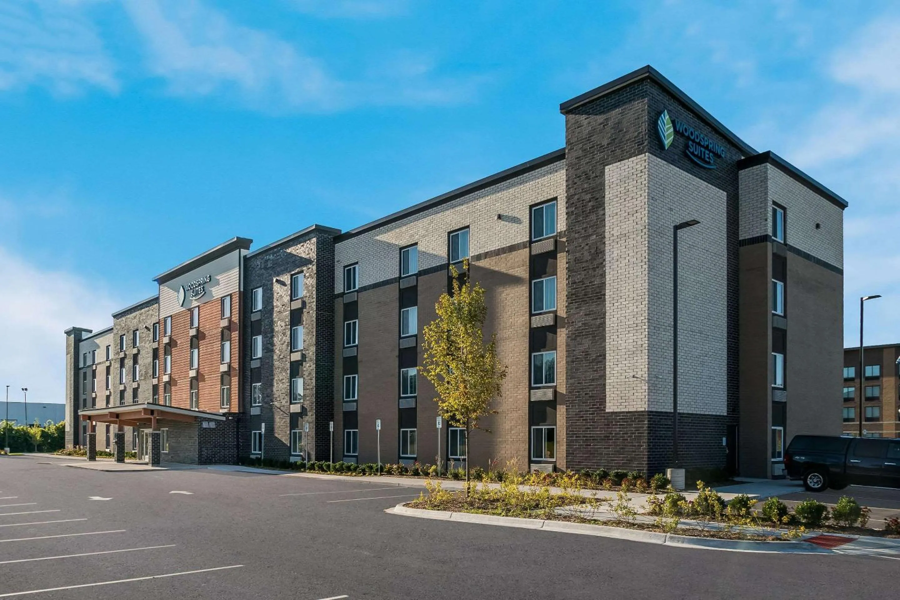 Property building in WoodSpring Suites Detroit Sterling Heights