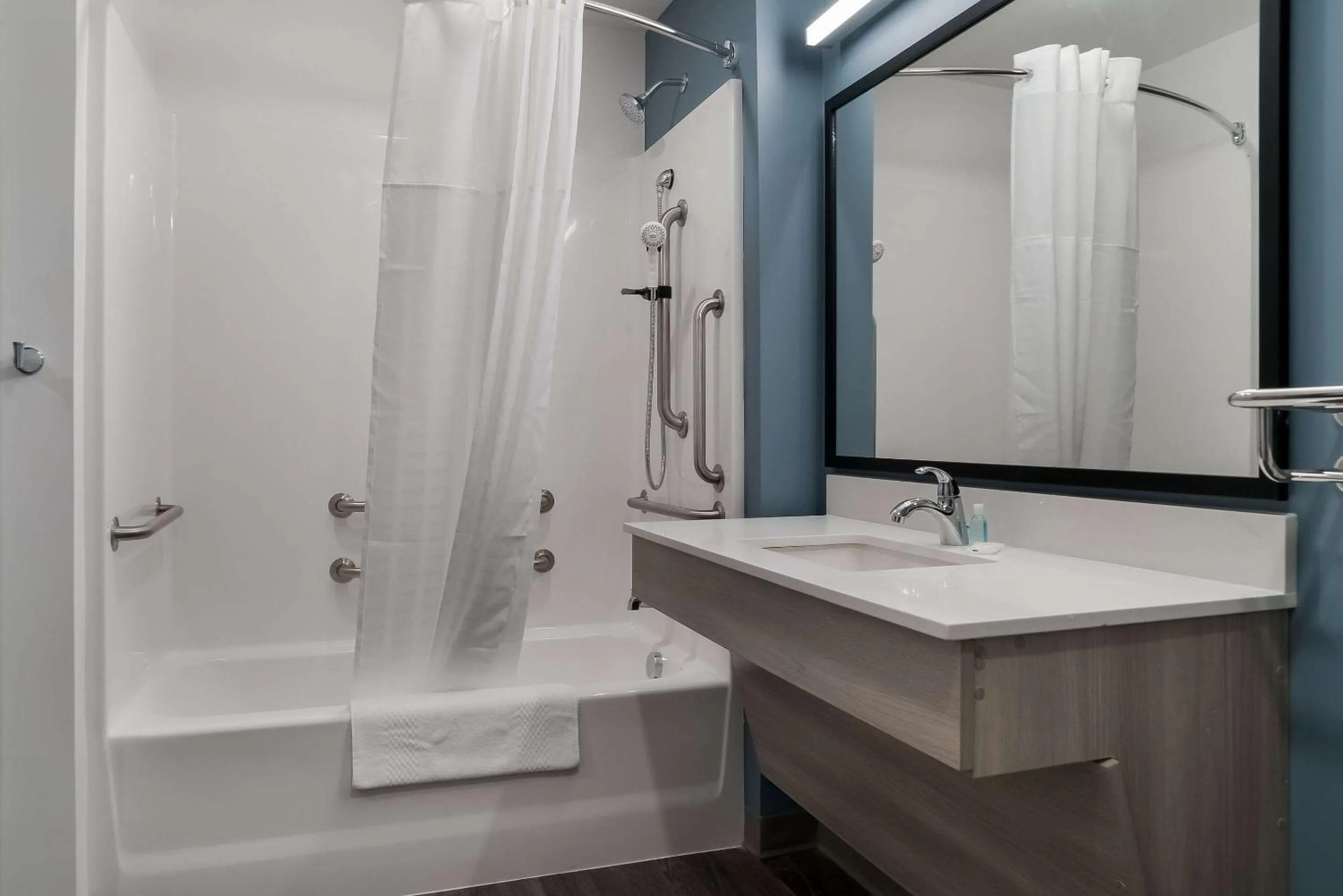 Bedroom in WoodSpring Suites Detroit Sterling Heights