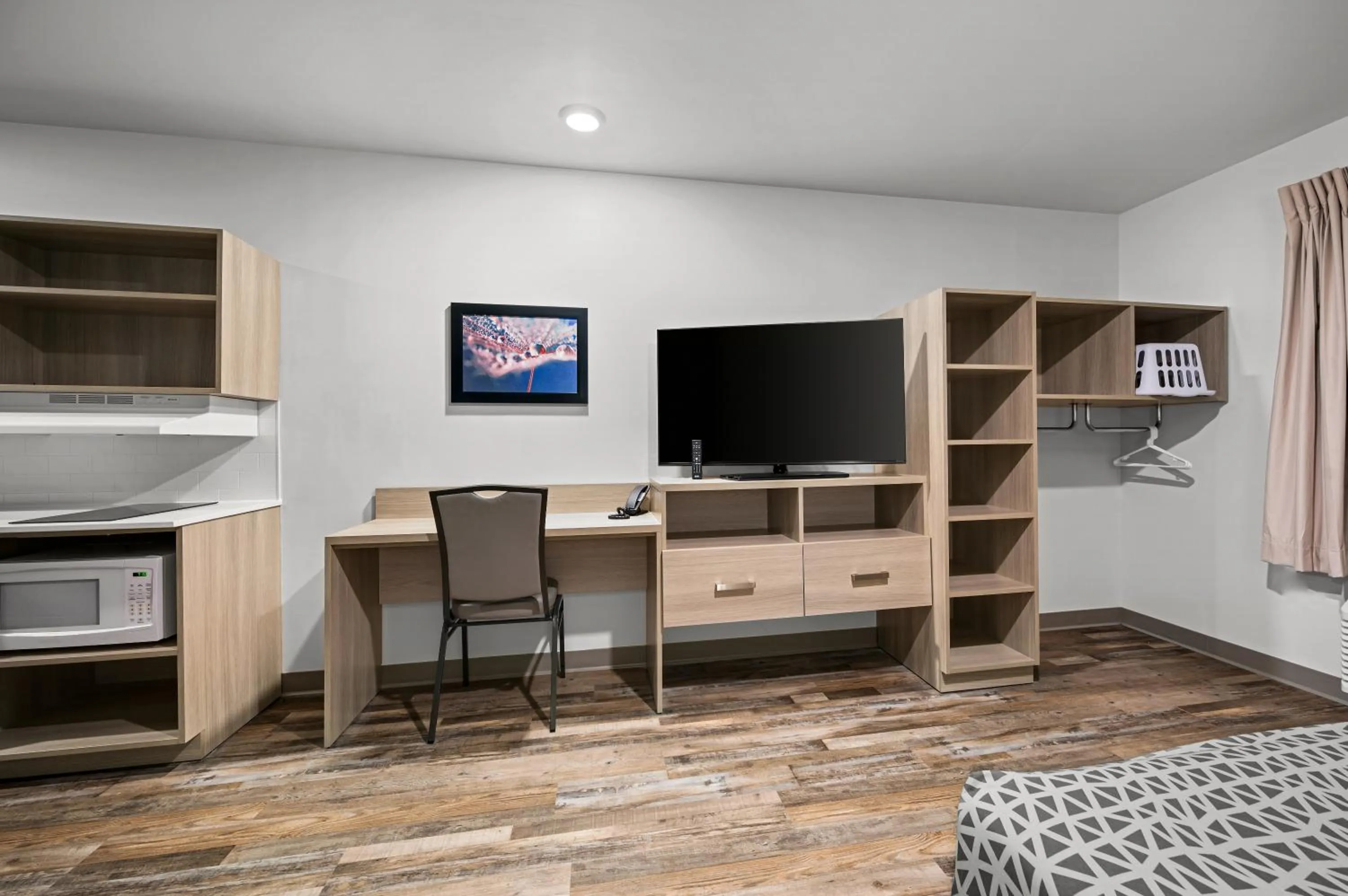 TV and multimedia in WoodSpring Suites Dearborn Detroit