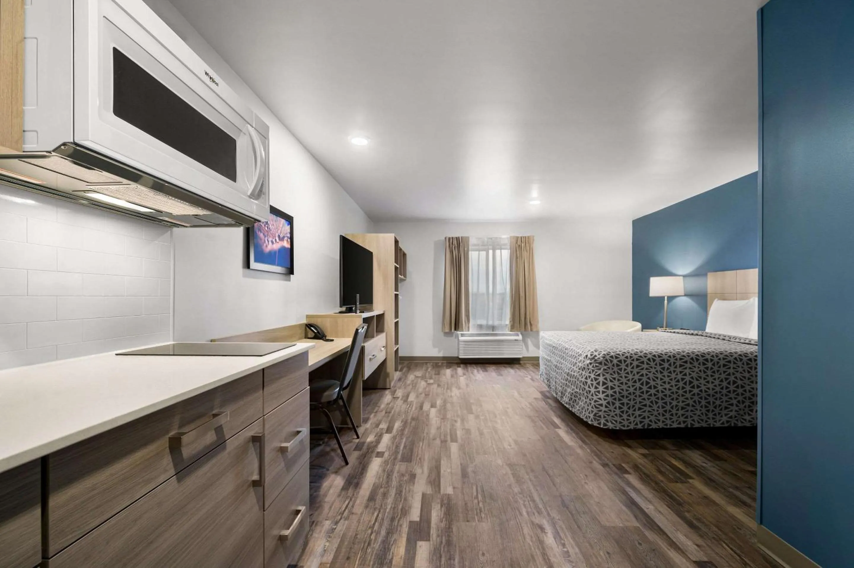 Bed in WoodSpring Suites Dearborn Detroit