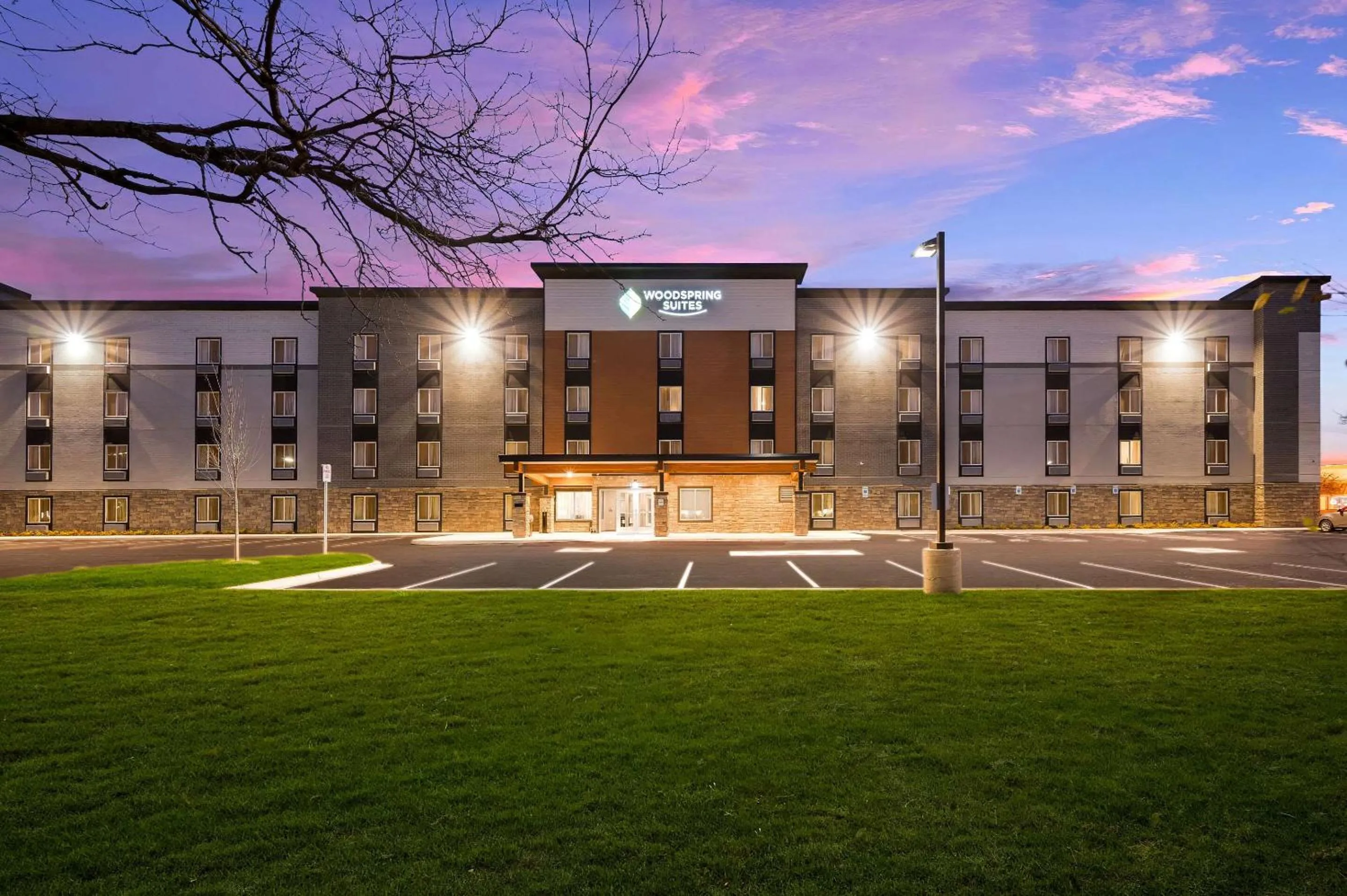 Property building in WoodSpring Suites Dearborn Detroit