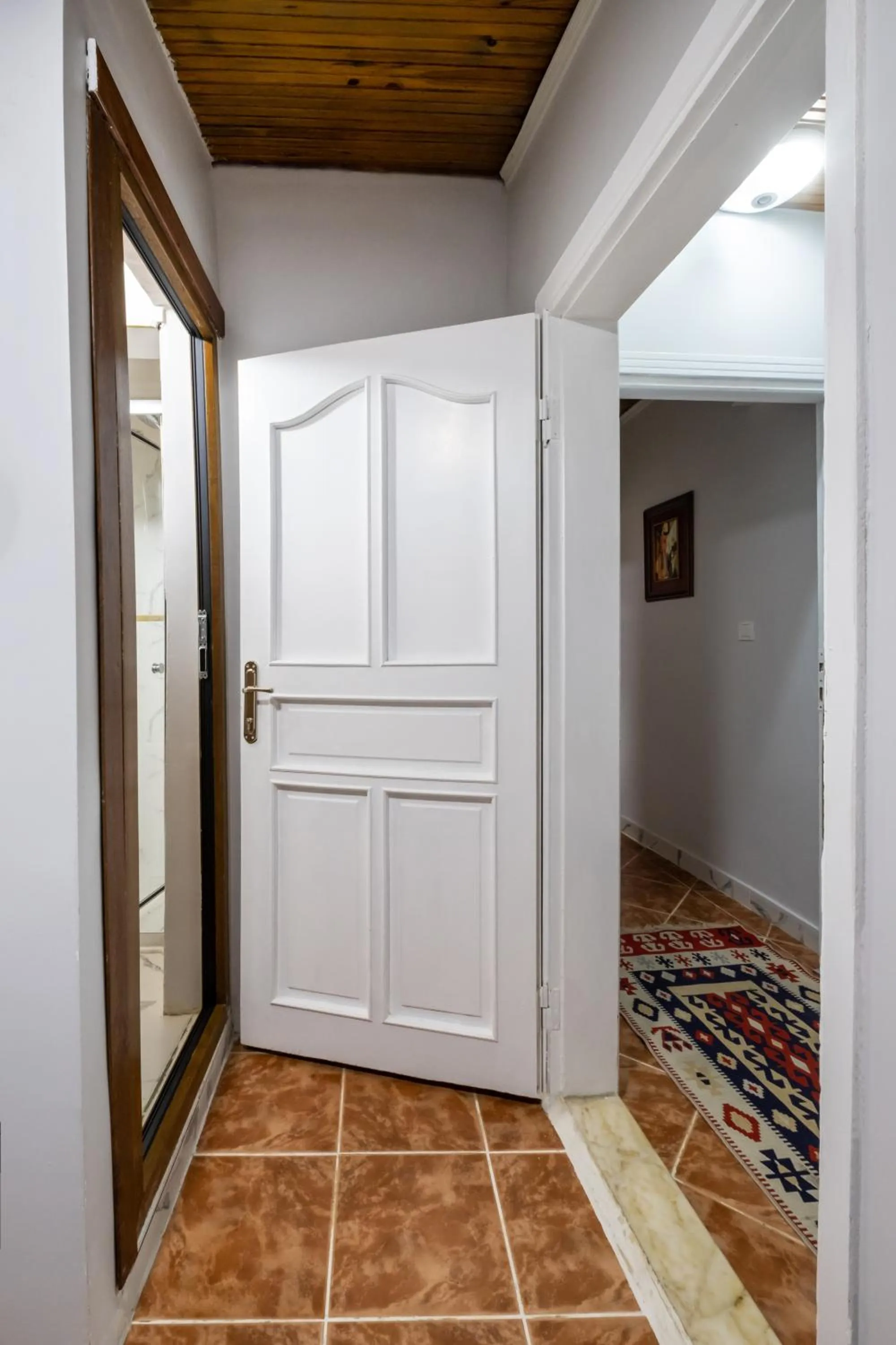 wardrobe in İSTANBLUE TAKSİM APART HOTEL