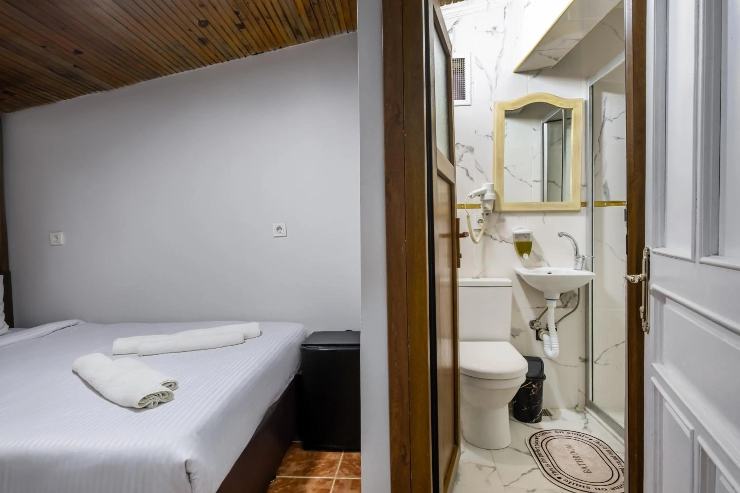 Toilet in İSTANBLUE TAKSİM APART HOTEL
