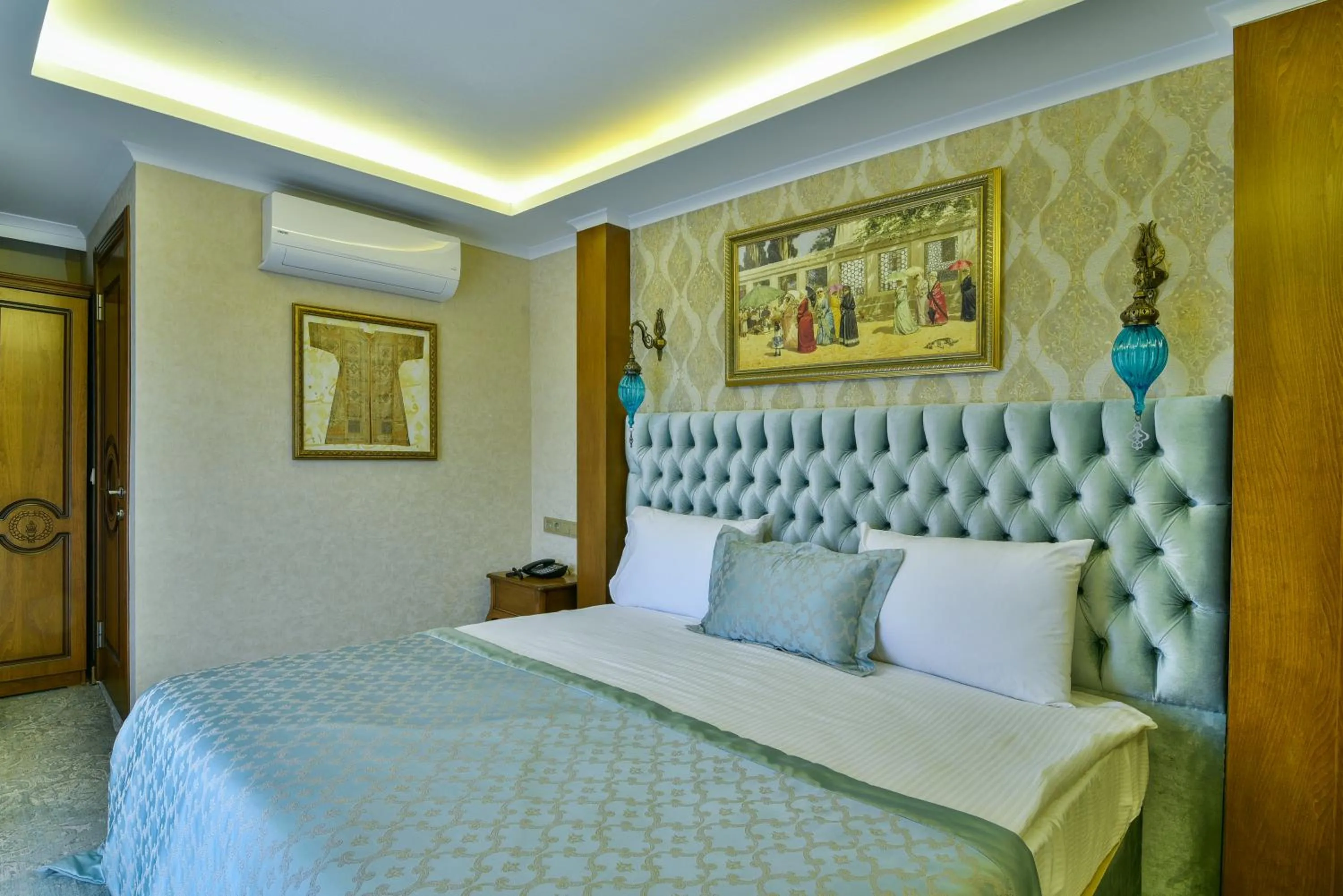 Photo of the whole room, Bed in Hotel Bon Hagia Sophia