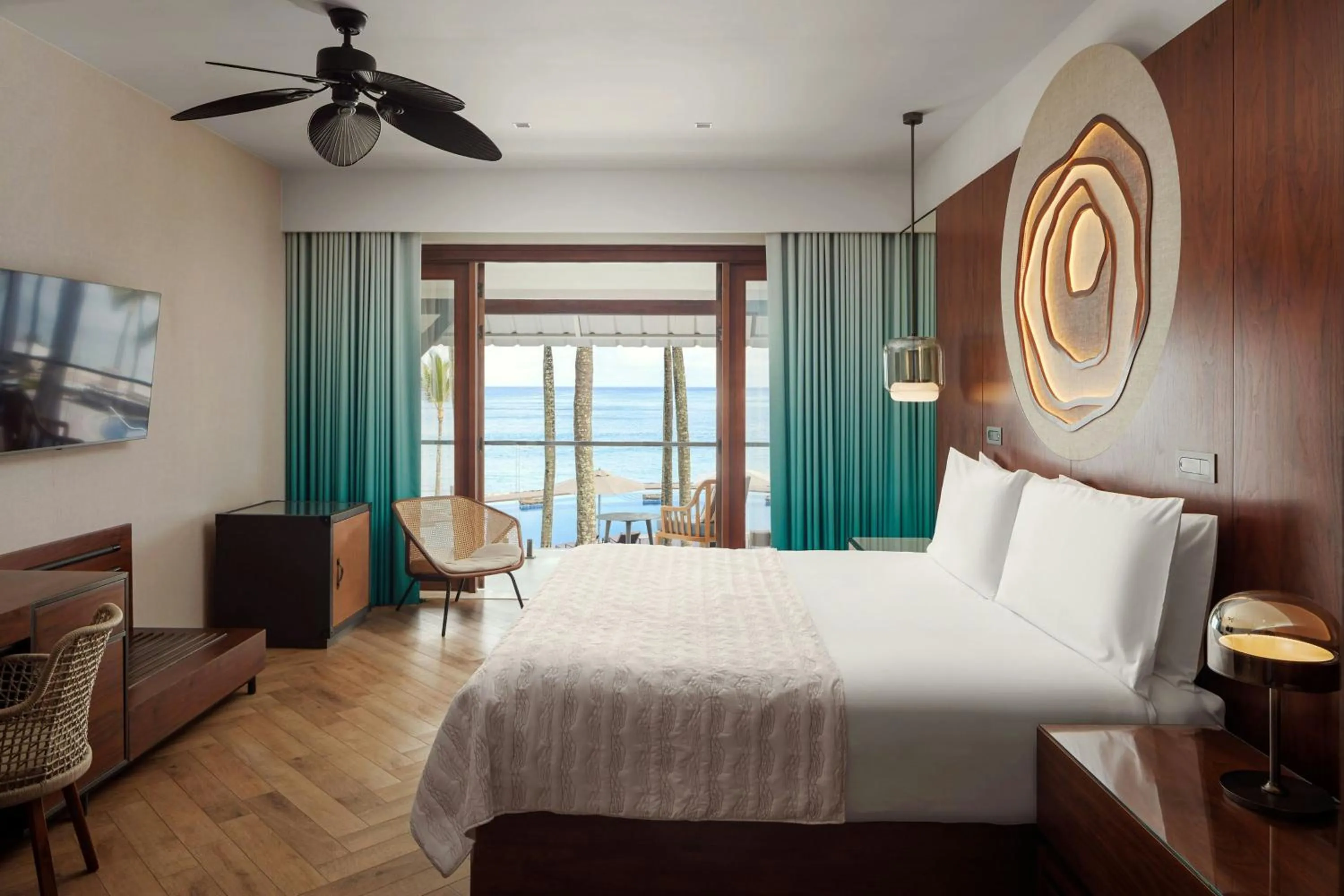 Photo of the whole room, Bed in Le Meridien Ile Maurice