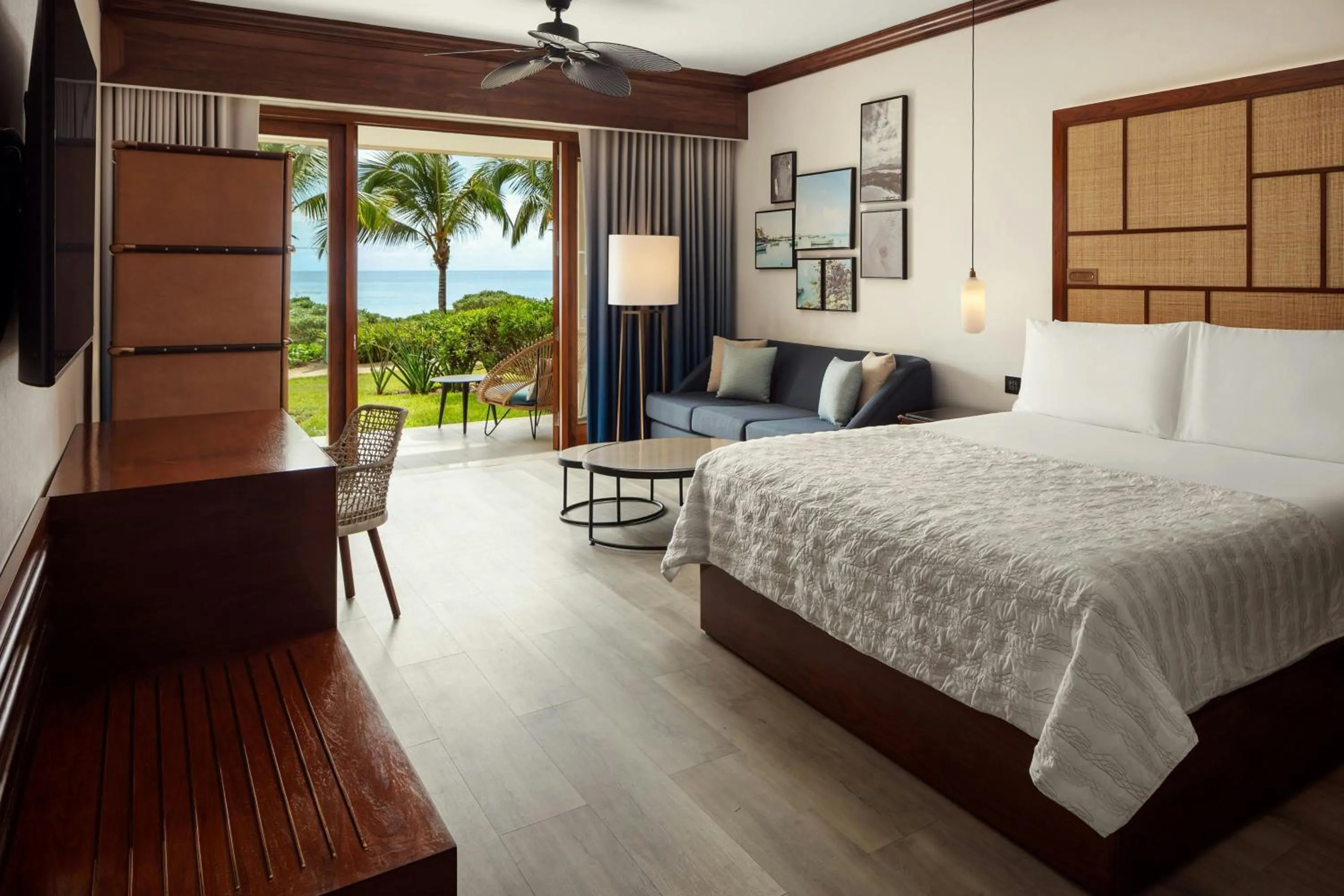 Beach, Bed in Le Meridien Ile Maurice