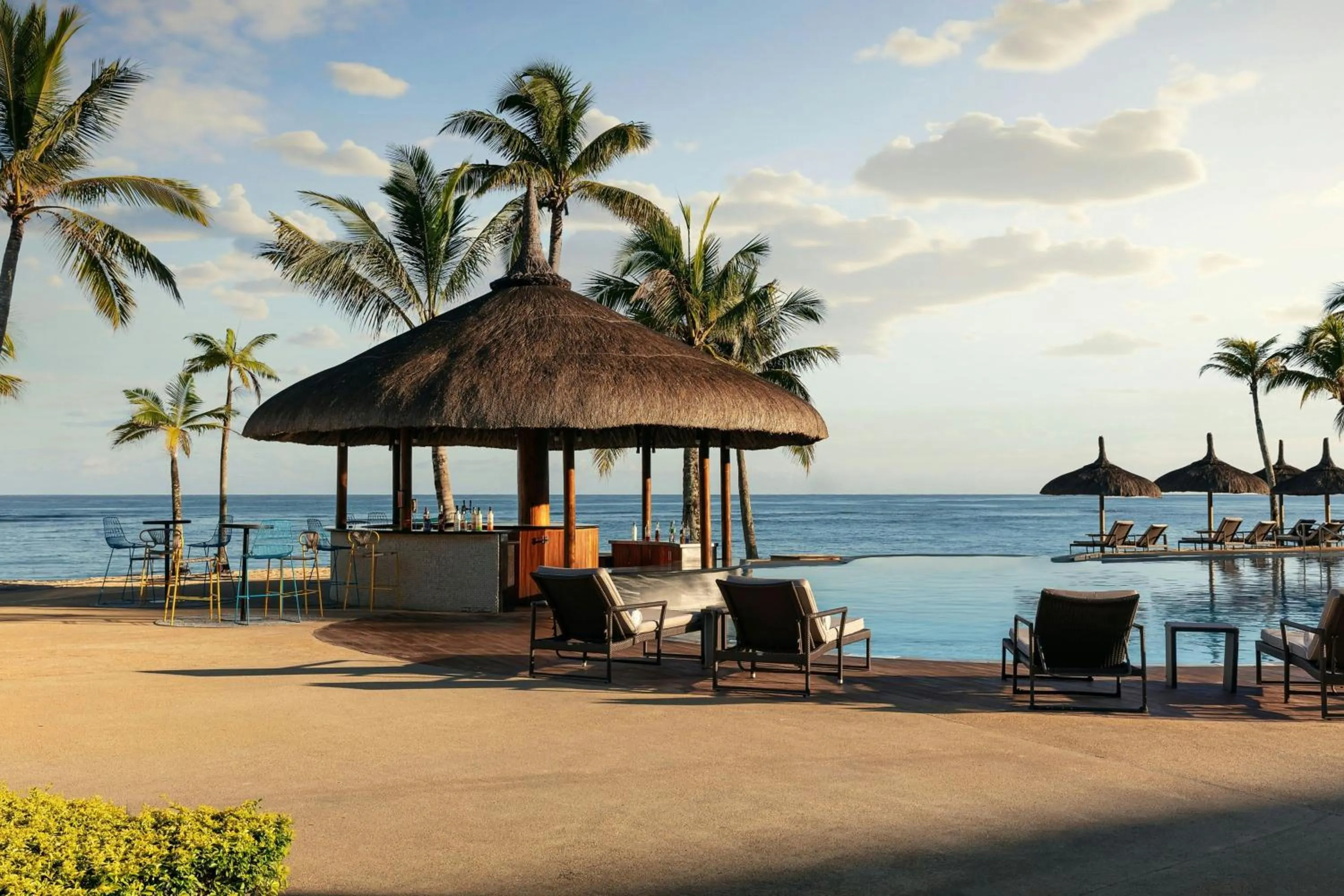 Lounge or bar in Le Meridien Ile Maurice