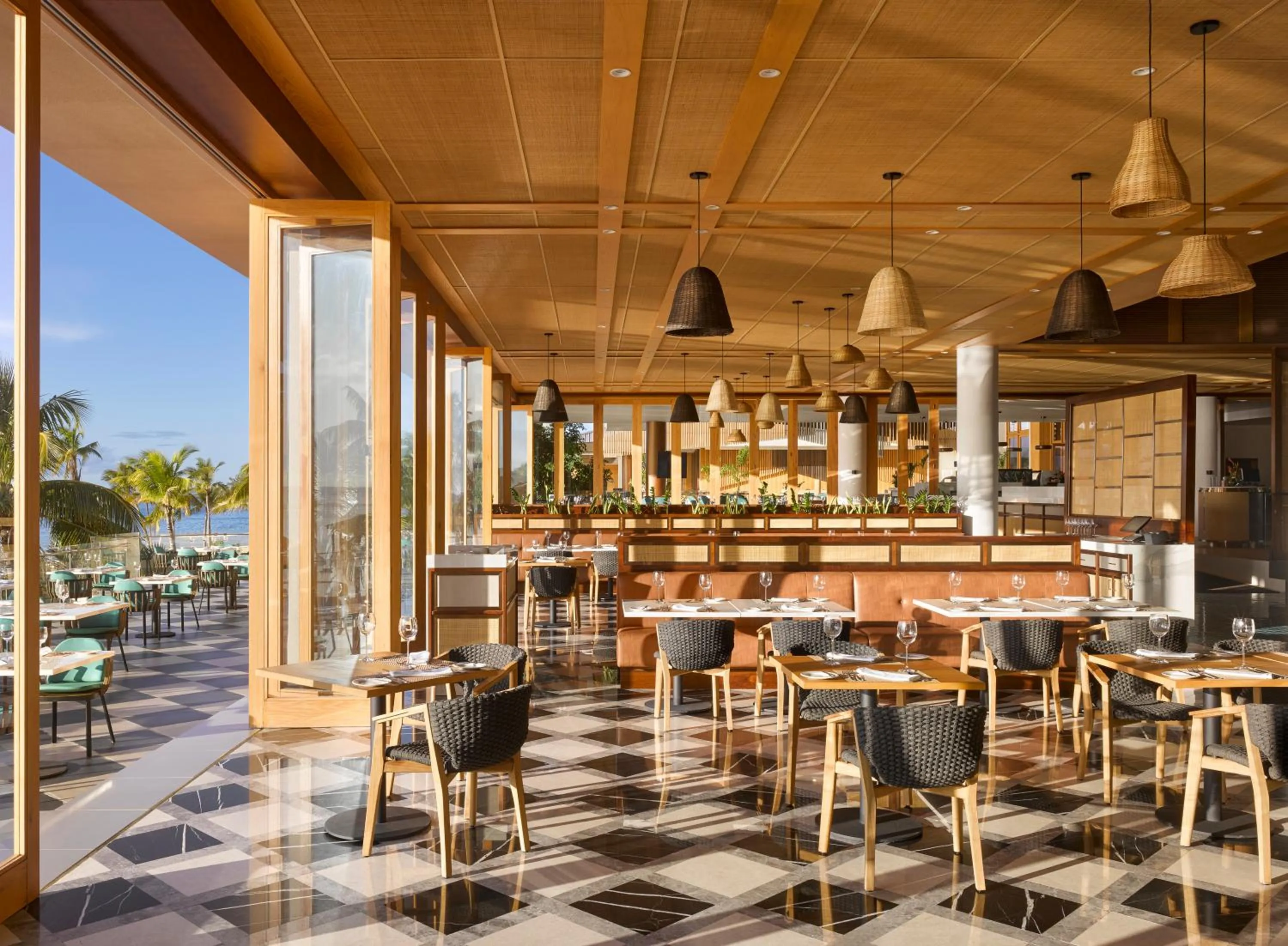 Restaurant/places to eat in Le Meridien Ile Maurice