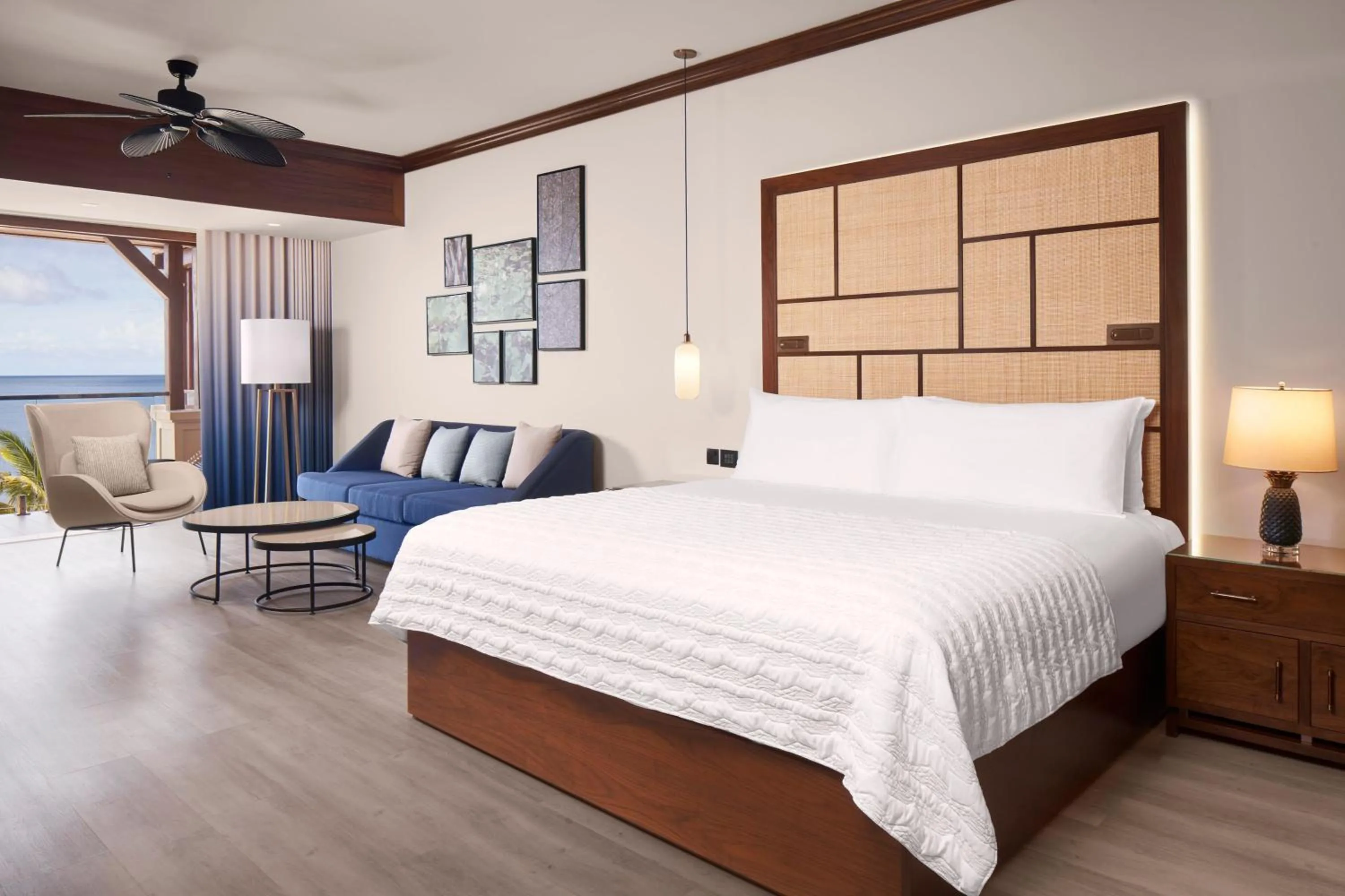 Photo of the whole room, Bed in Le Meridien Ile Maurice