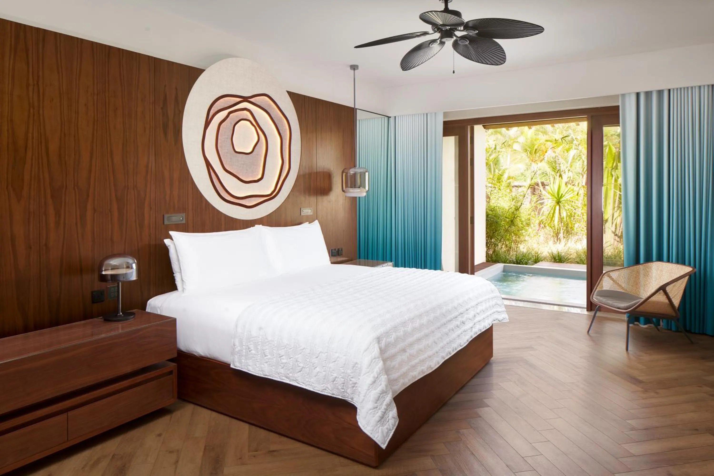 Bedroom, Bed in Le Meridien Ile Maurice