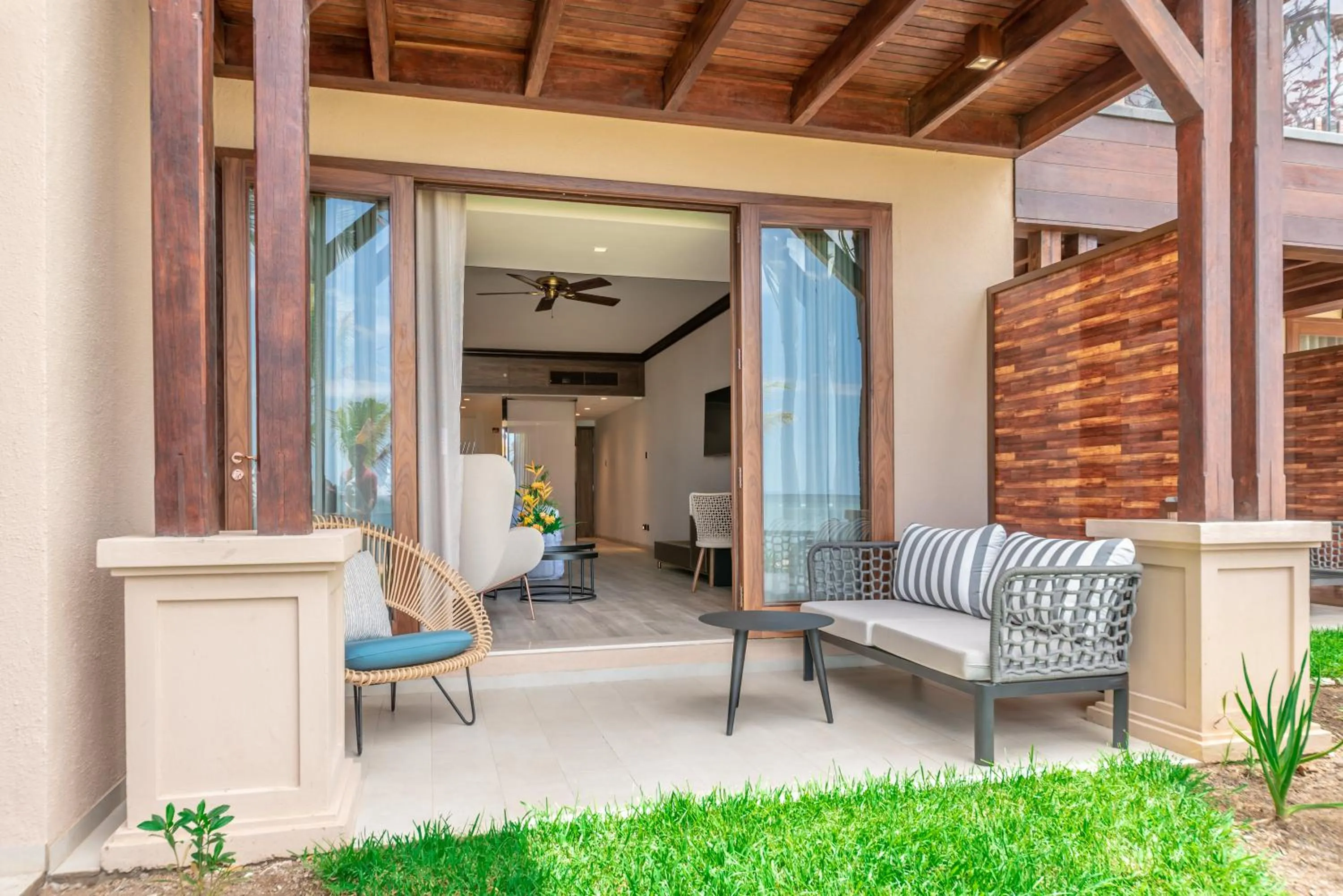 Bedroom in Le Meridien Ile Maurice
