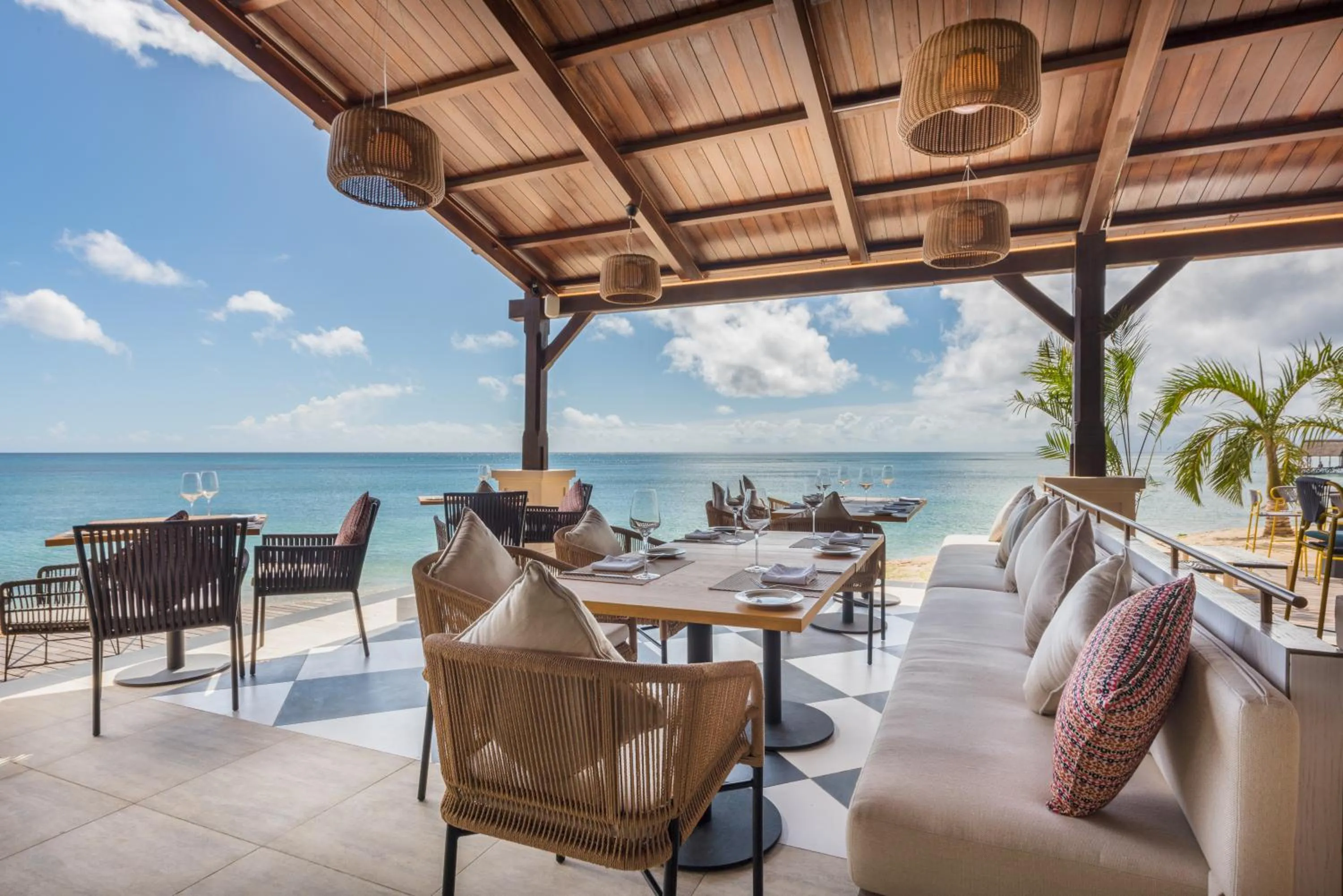 Restaurant/places to eat in Le Meridien Ile Maurice