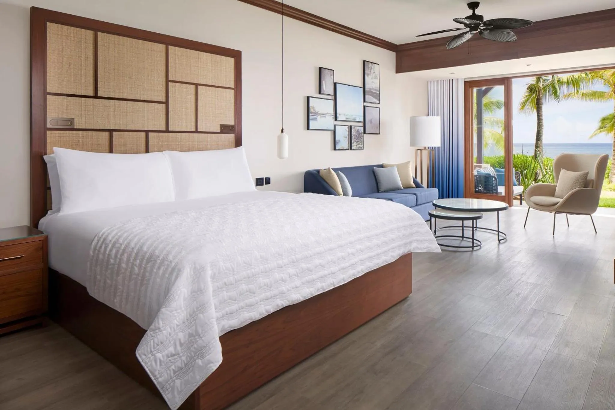 Bedroom, Bed in Le Meridien Ile Maurice