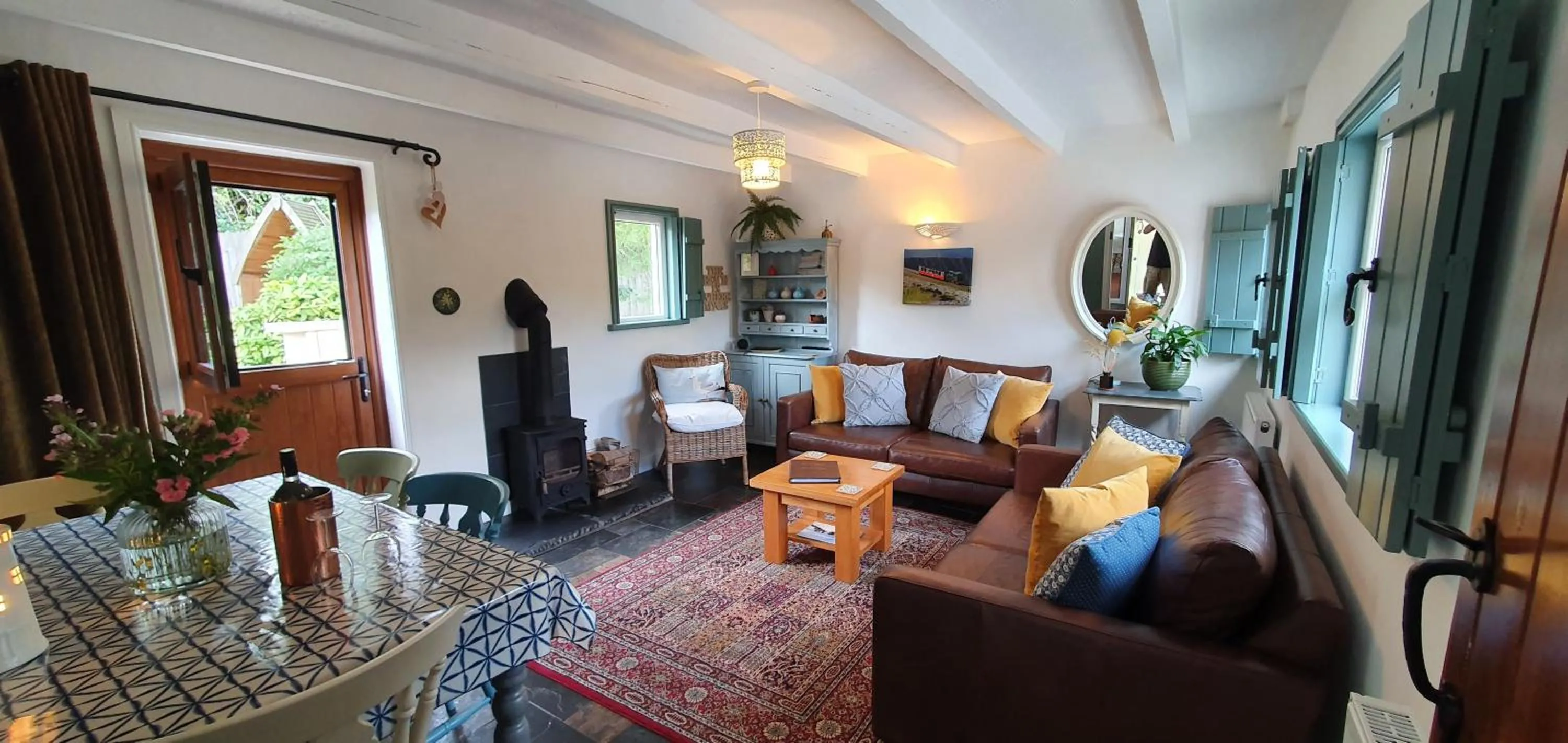 Living room in Vale View Cottages -The Coach House, Great location in Prestatyn!