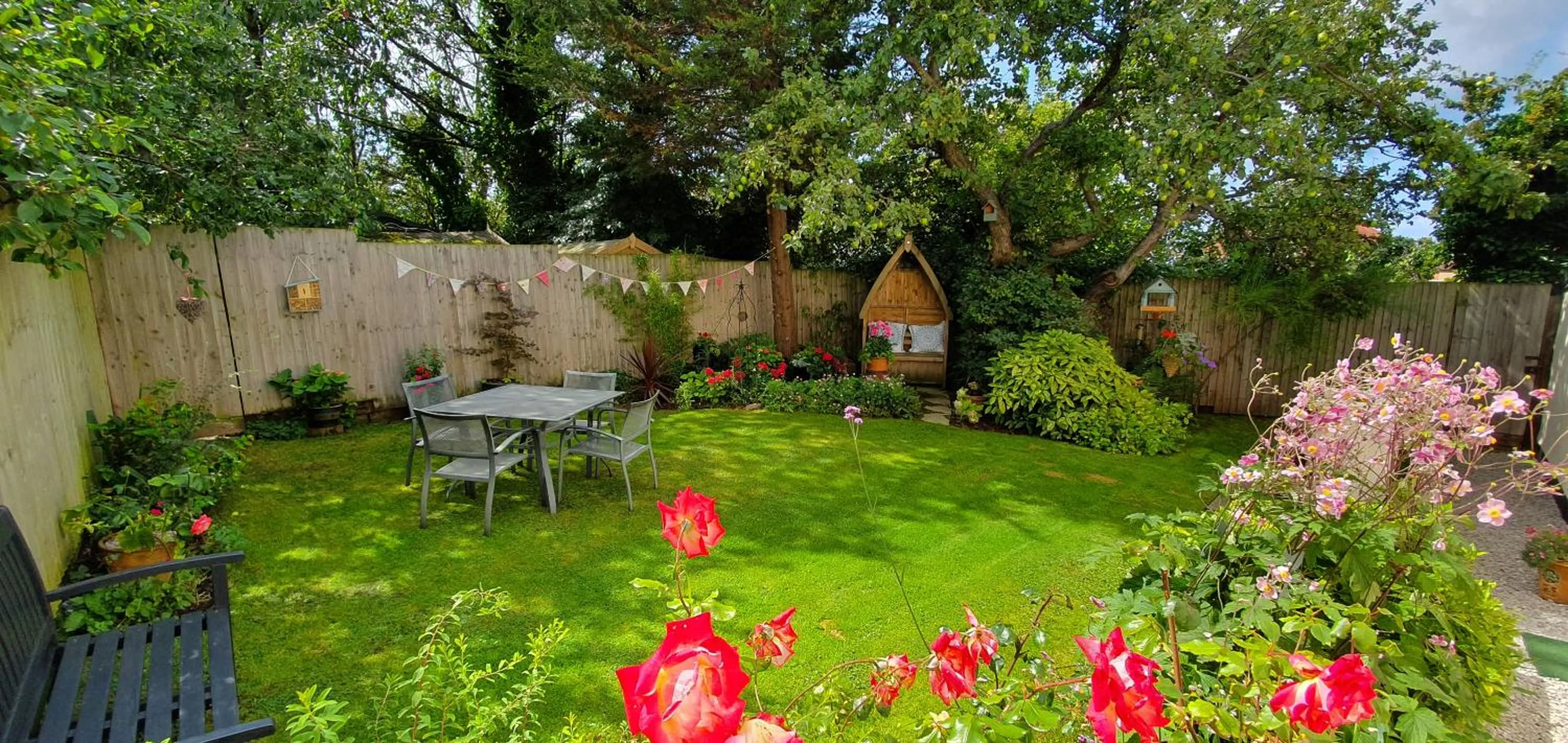 Day in Vale View Cottages -The Coach House, Great location in Prestatyn!