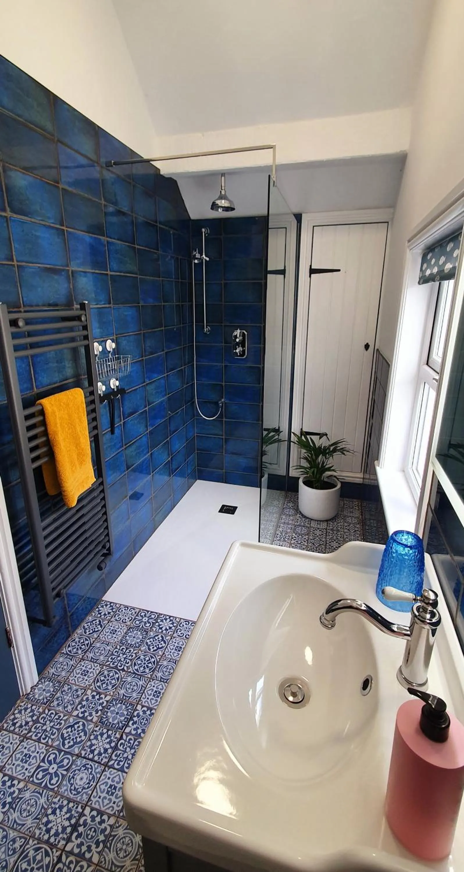 Shower in Vale View Cottages -The Coach House, Great location in Prestatyn!