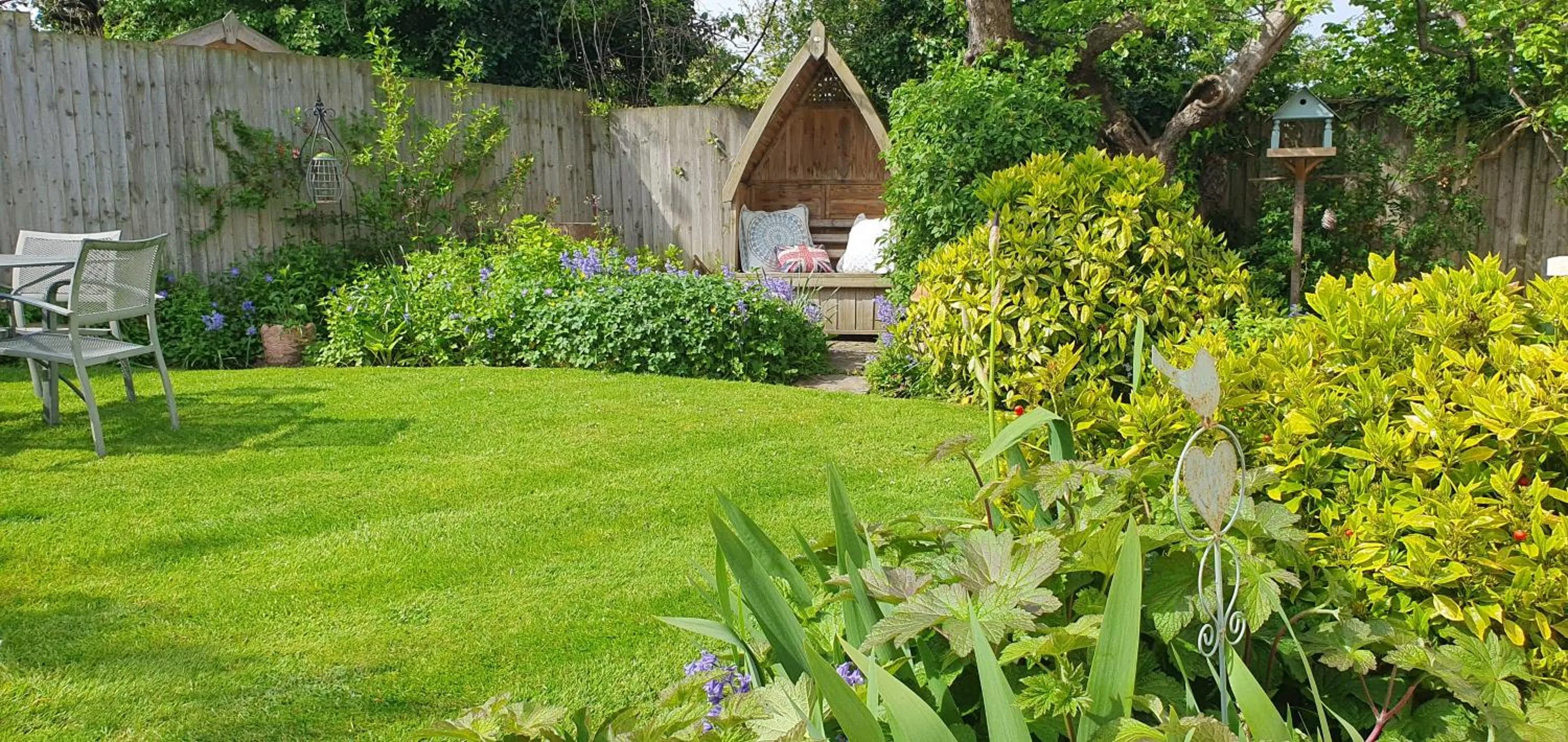 Garden in Vale View Cottages -The Coach House, Great location in Prestatyn!
