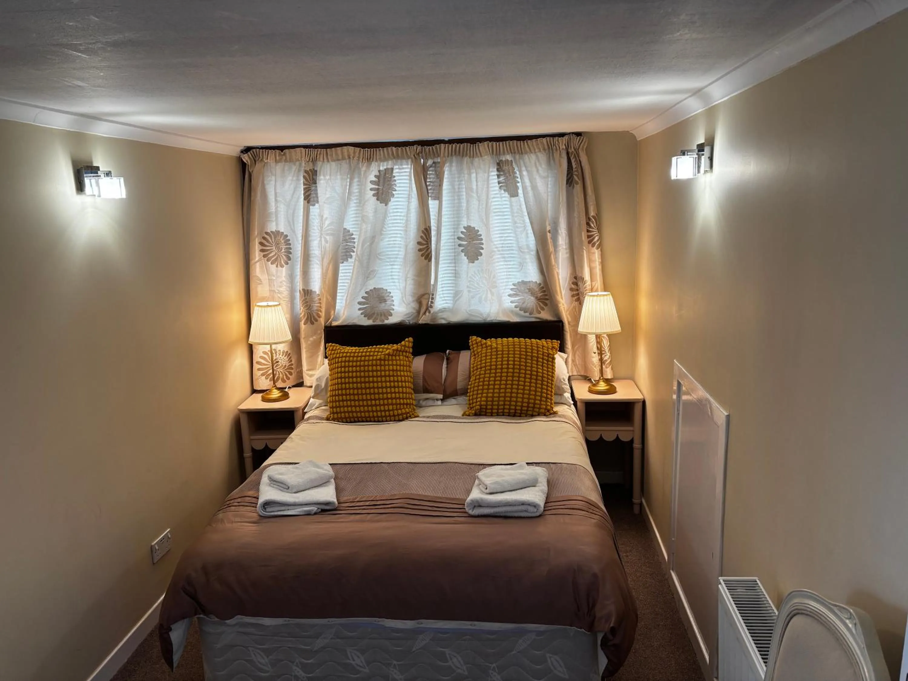 Budget Double Room in Netherby Guest House Edinburgh