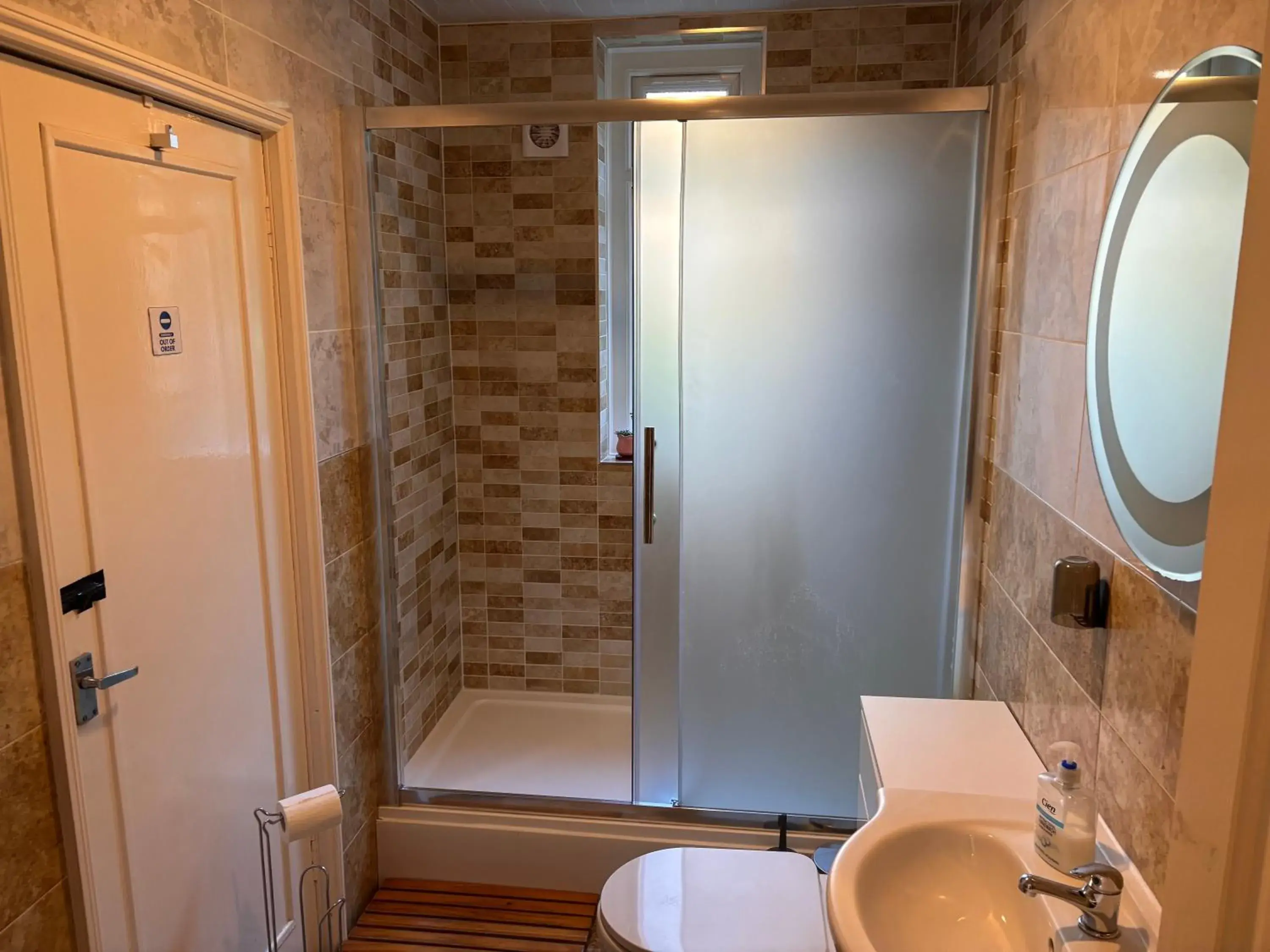 Standard King Room in Netherby Guest House Edinburgh Standard King Room in Netherby Guest House Edinburgh
