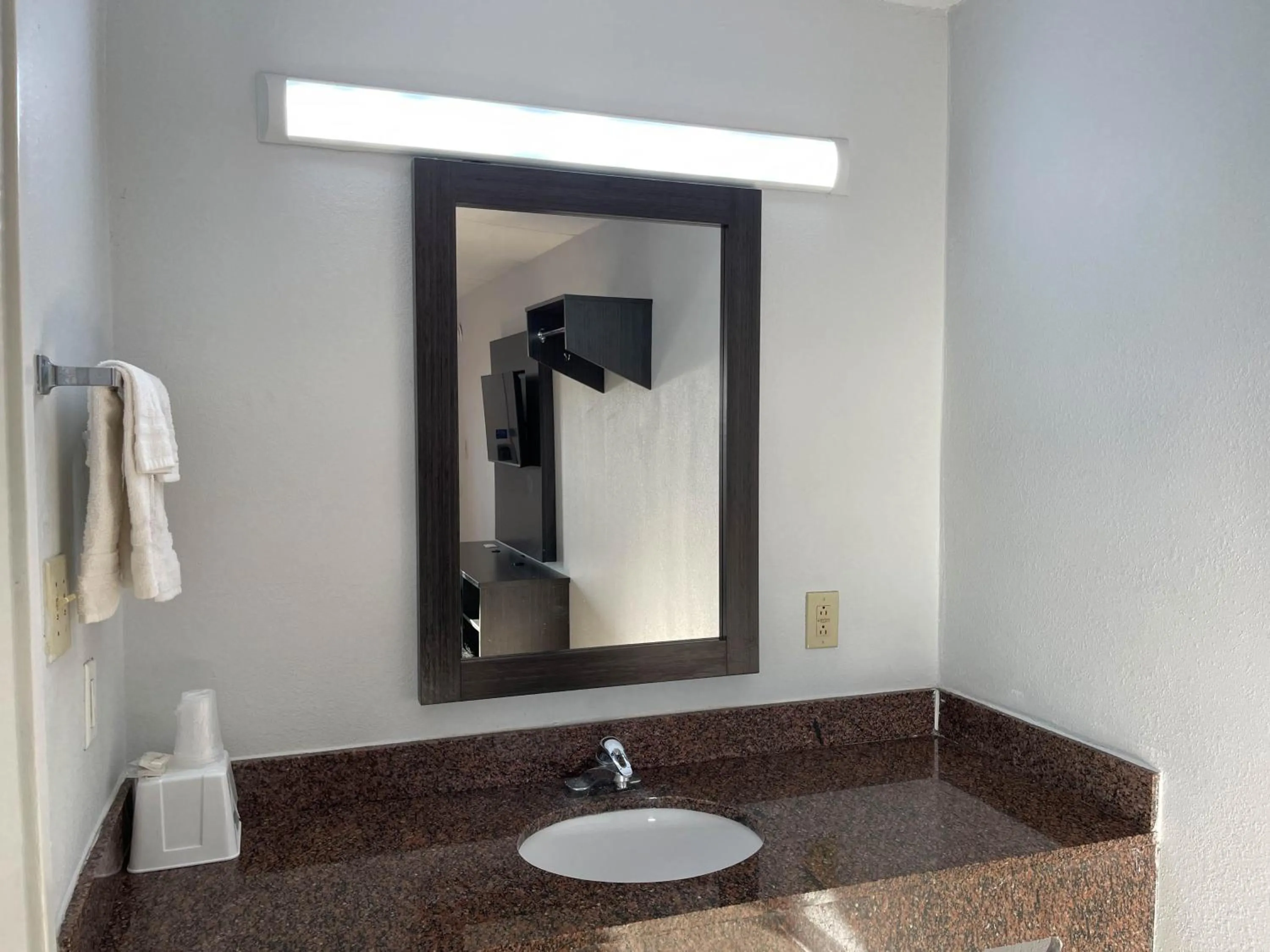 Bathroom in Studio 6 Stockbridge GA Hwy 138 W