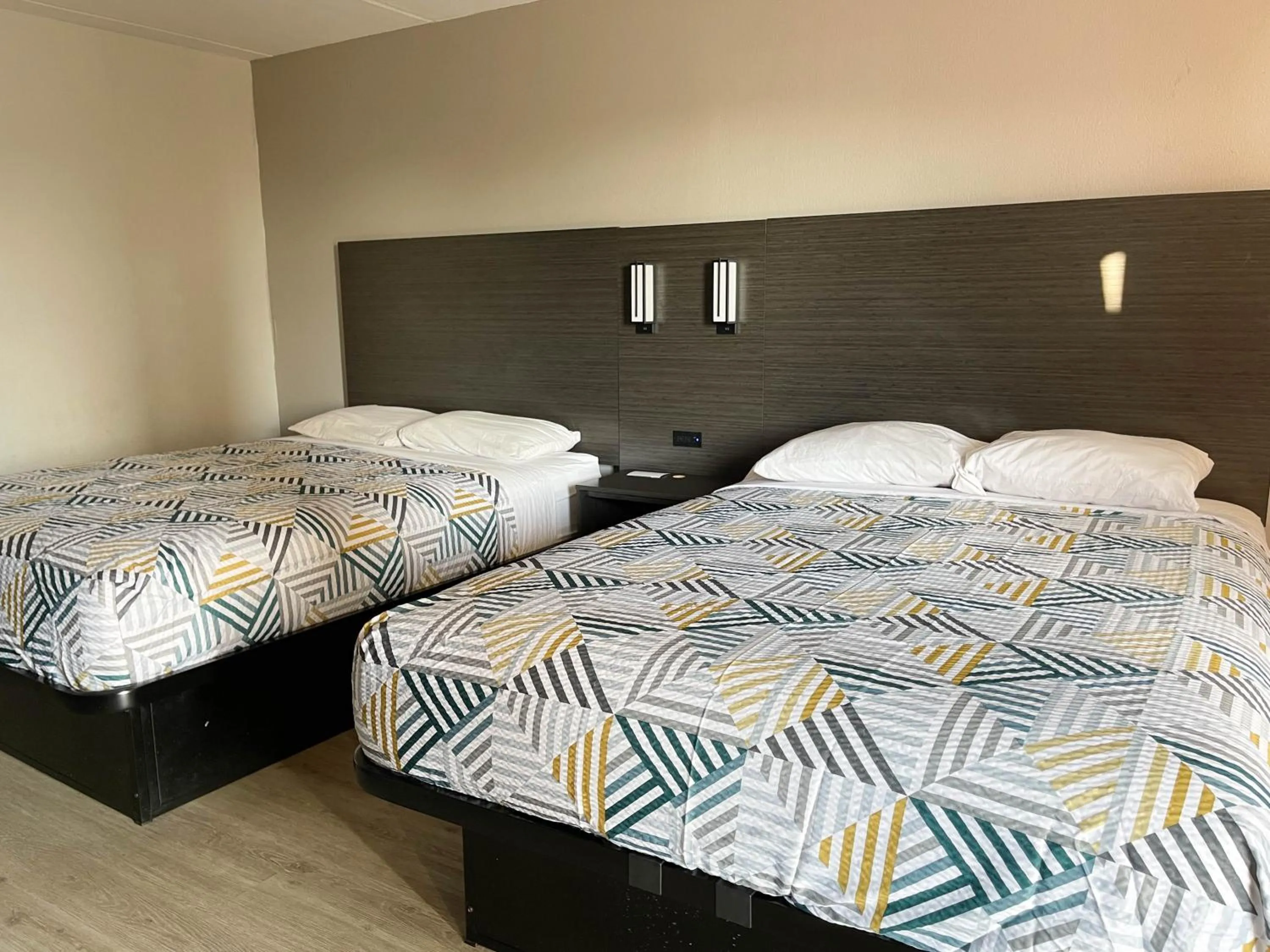 Bed in Studio 6 Stockbridge GA Hwy 138 W