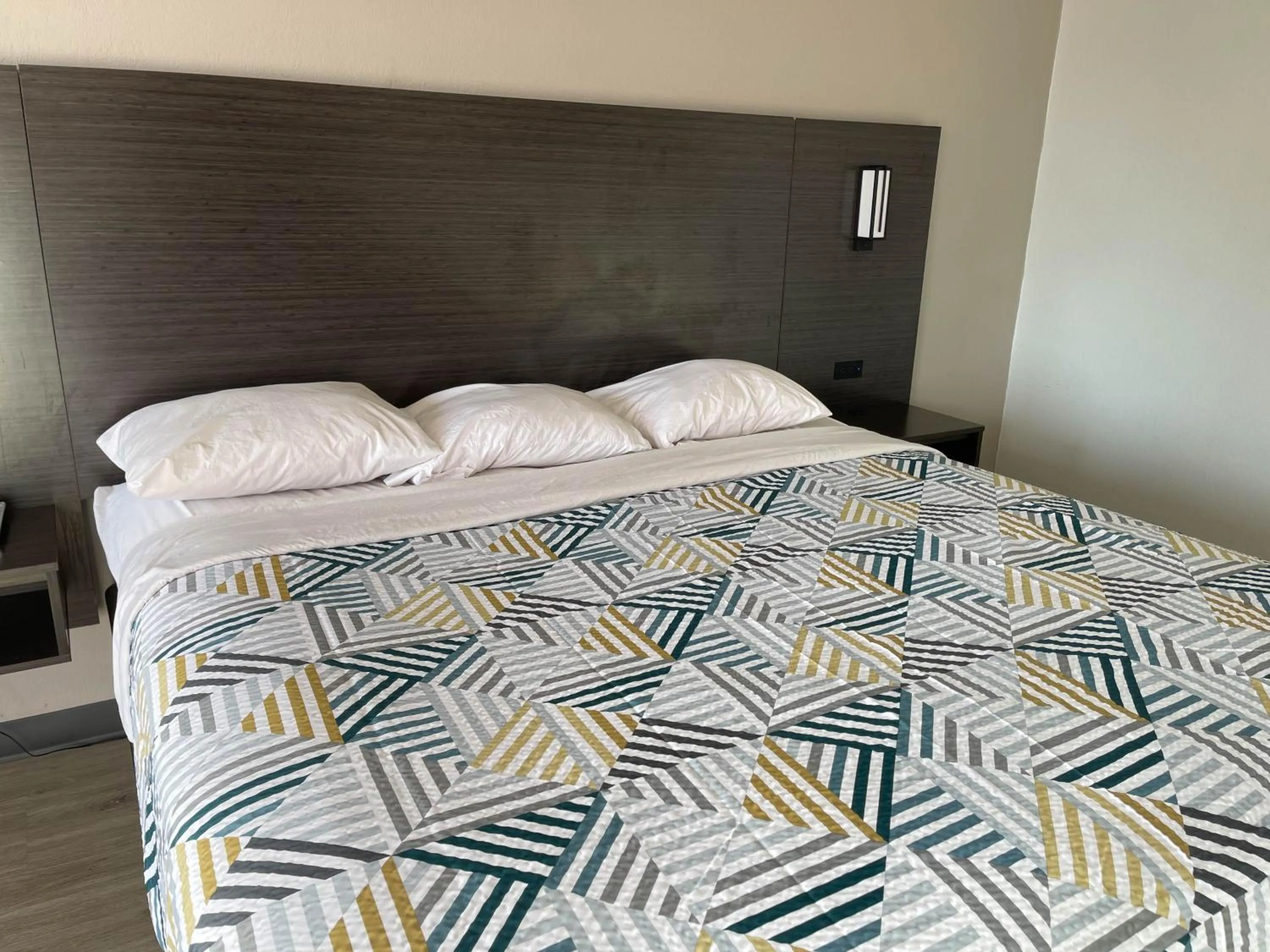 Photo of the whole room in Studio 6 Stockbridge GA Hwy 138 W