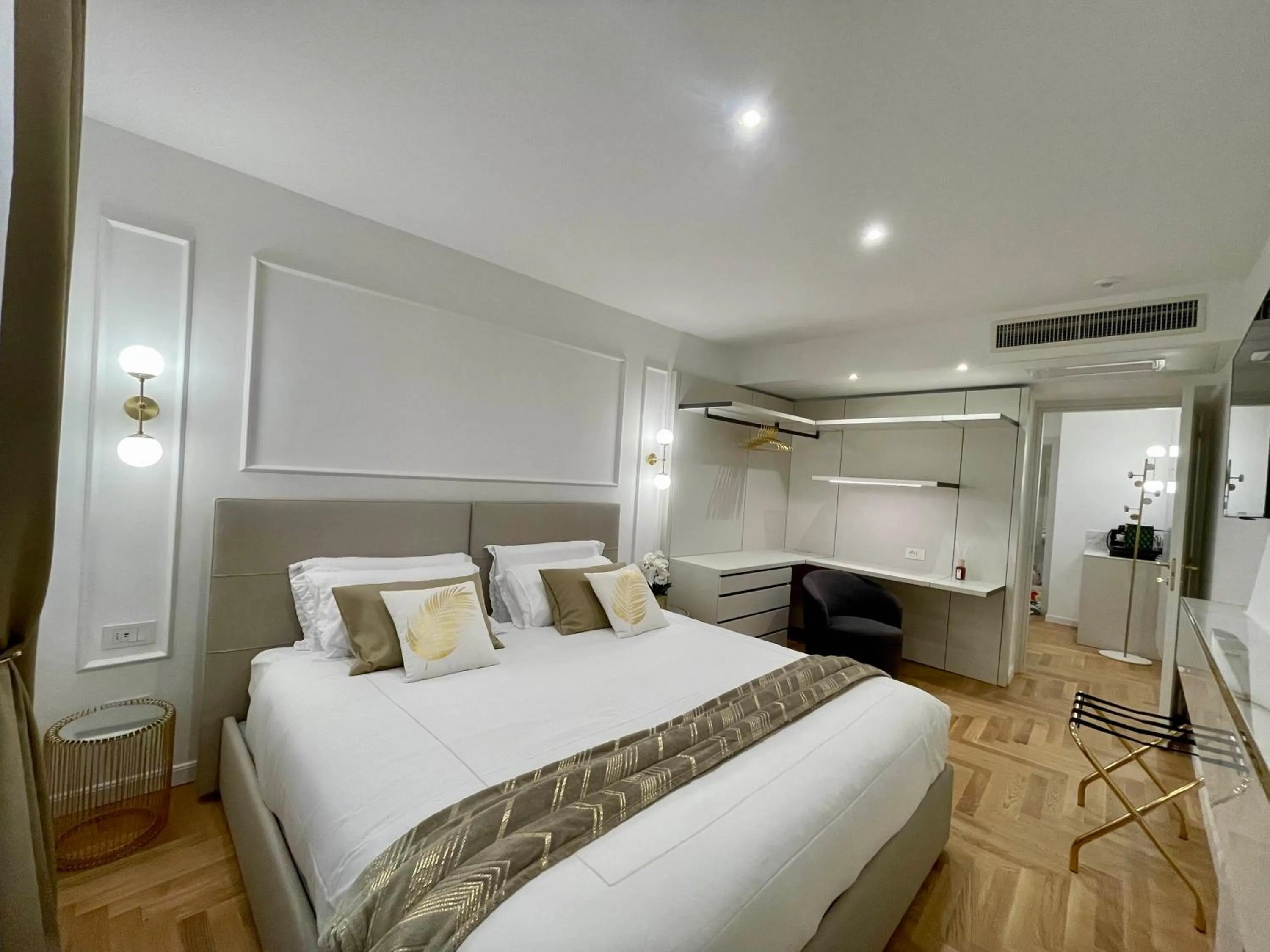 Bed in Bellagio Luxury Suites Apartments