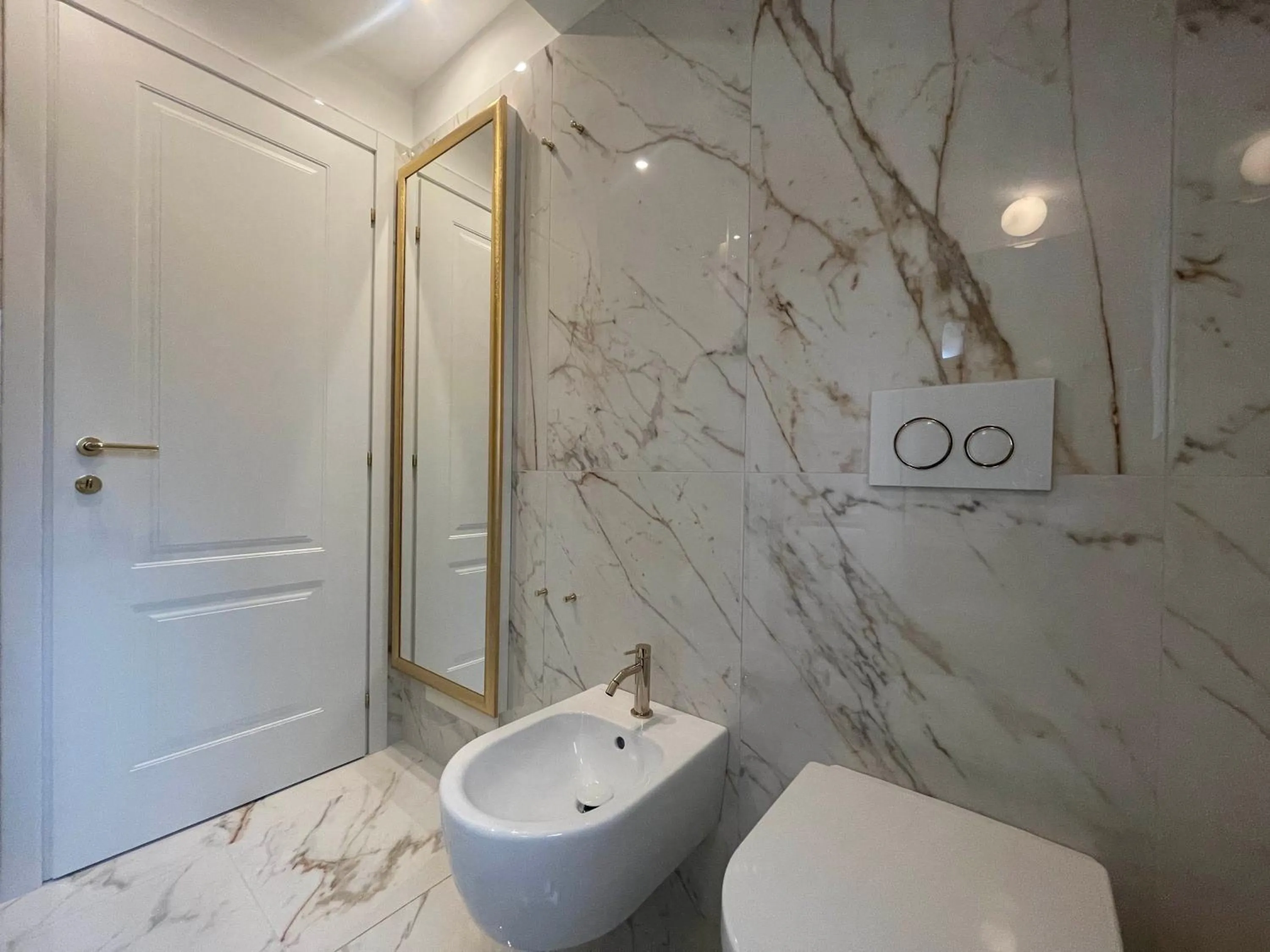 Shower in Bellagio Luxury Suites Apartments