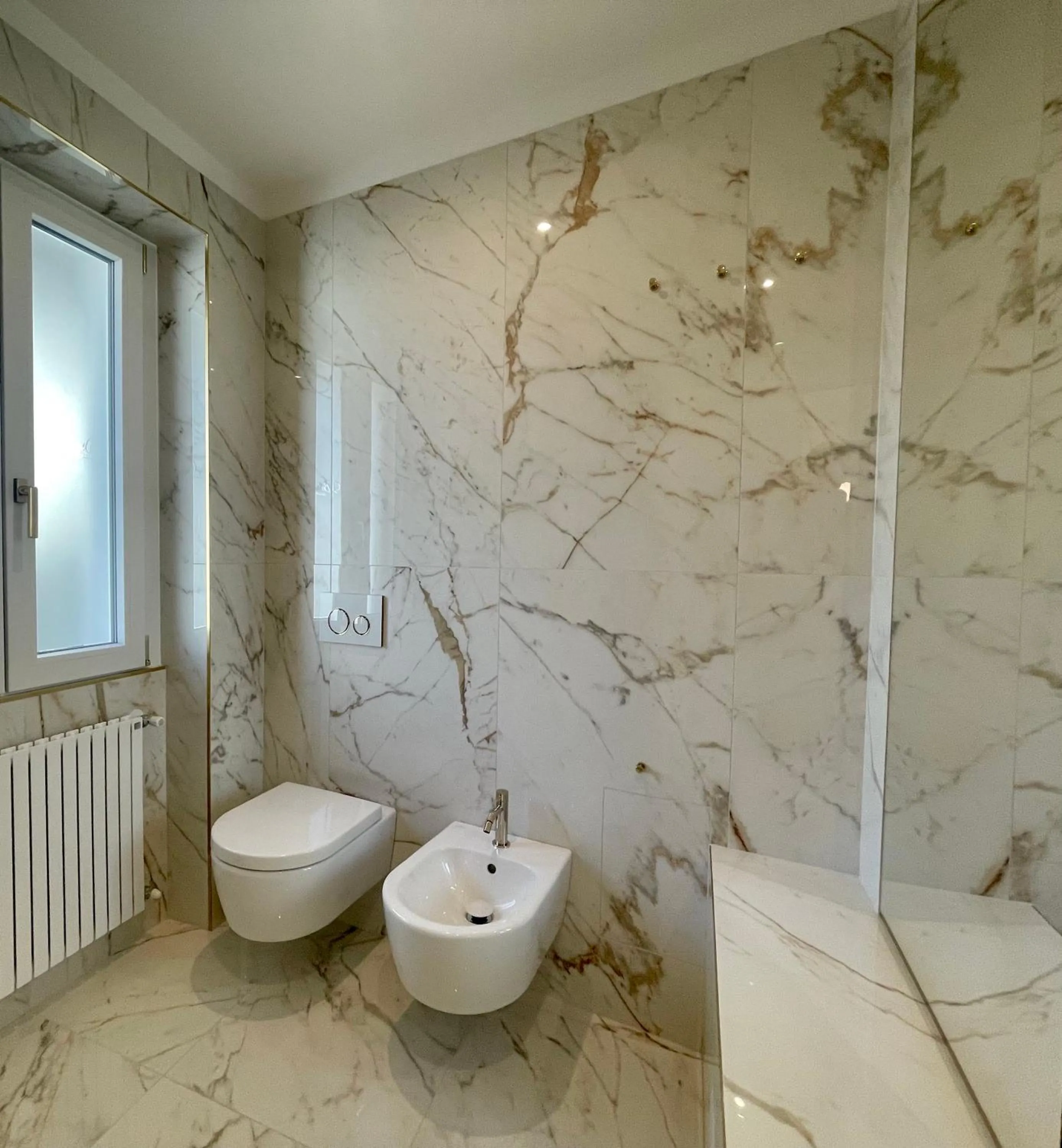 Shower in Bellagio Luxury Suites Apartments