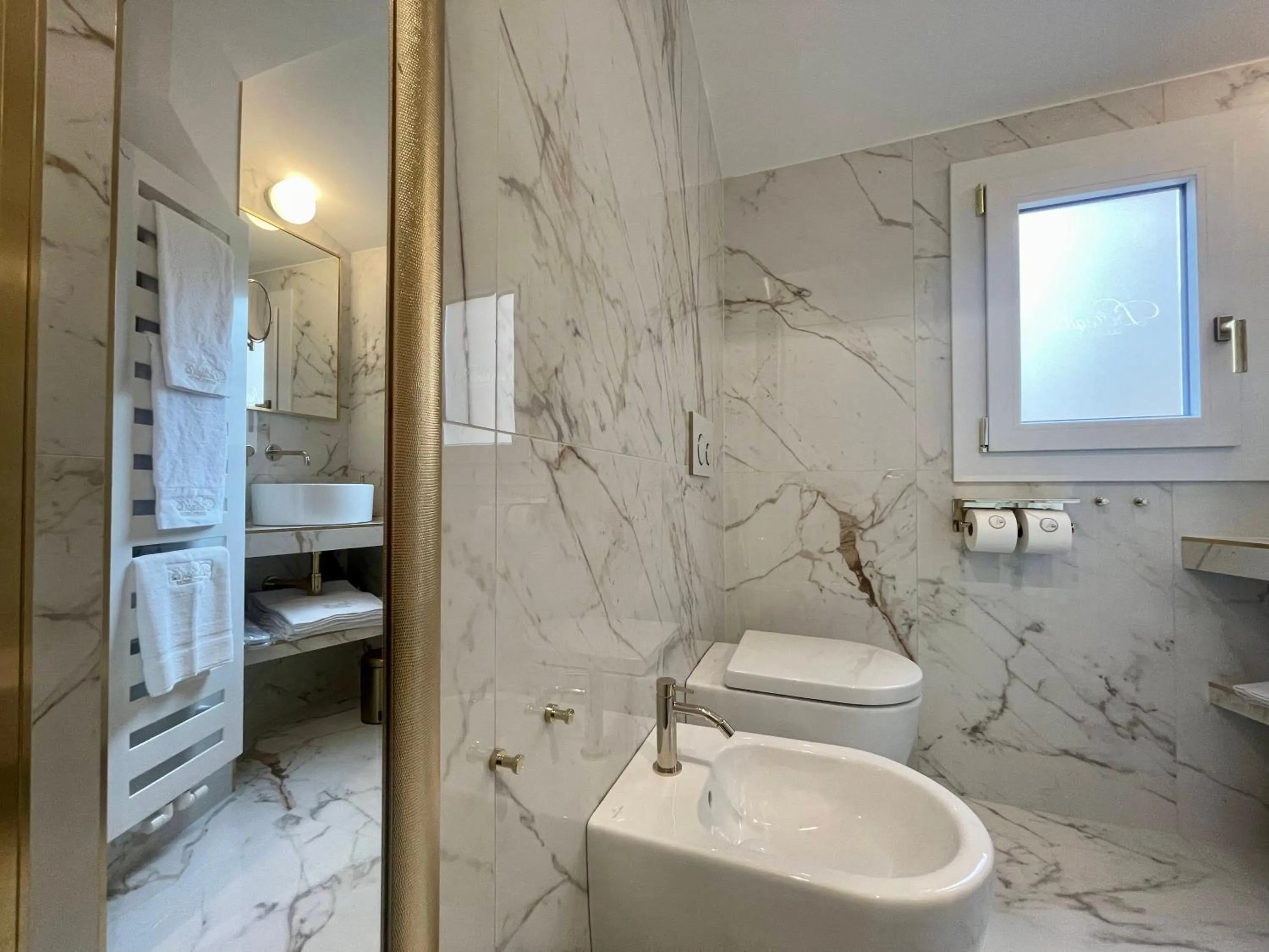 Shower in Bellagio Luxury Suites Apartments