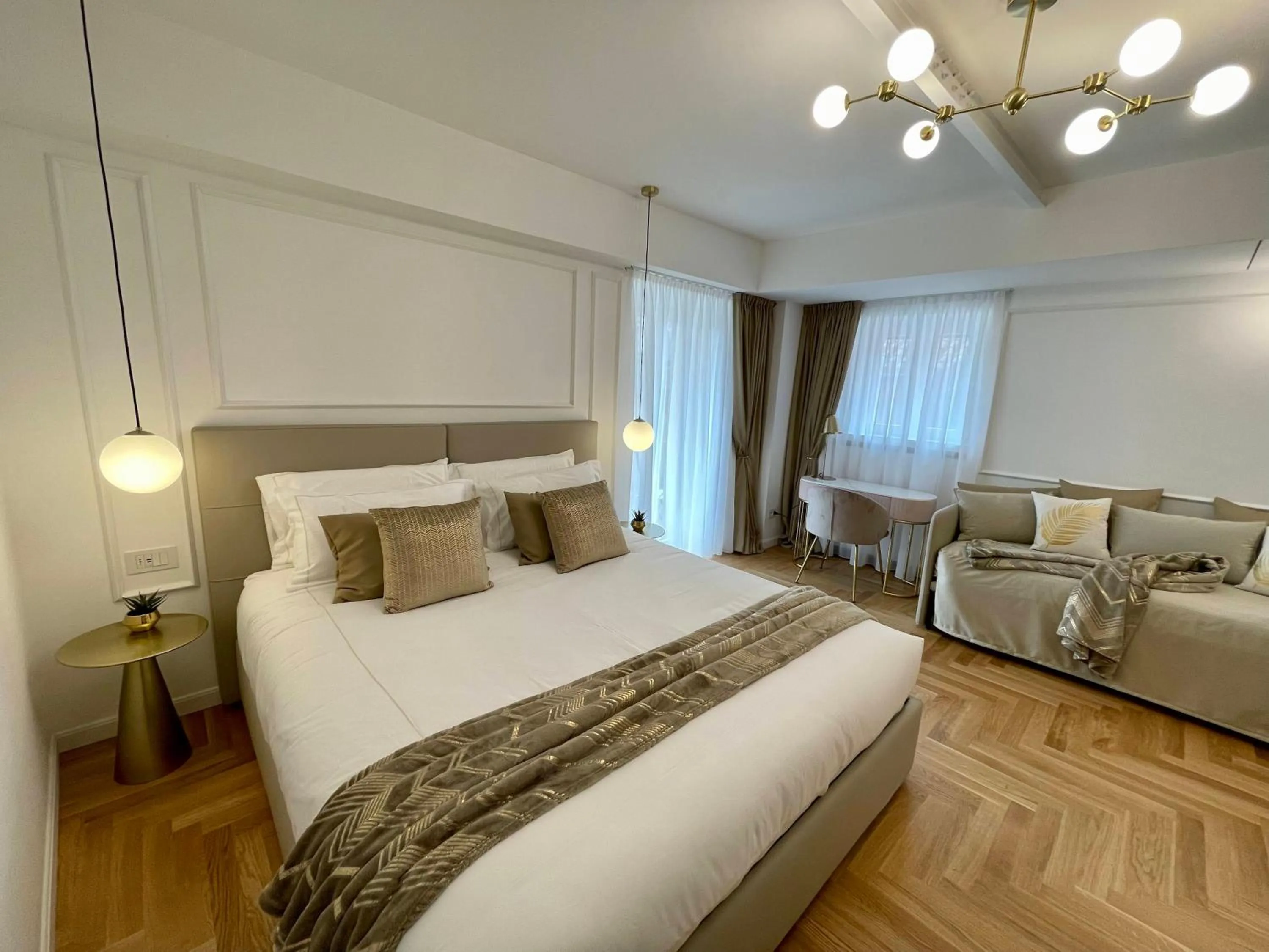 Bed in Bellagio Luxury Suites Apartments