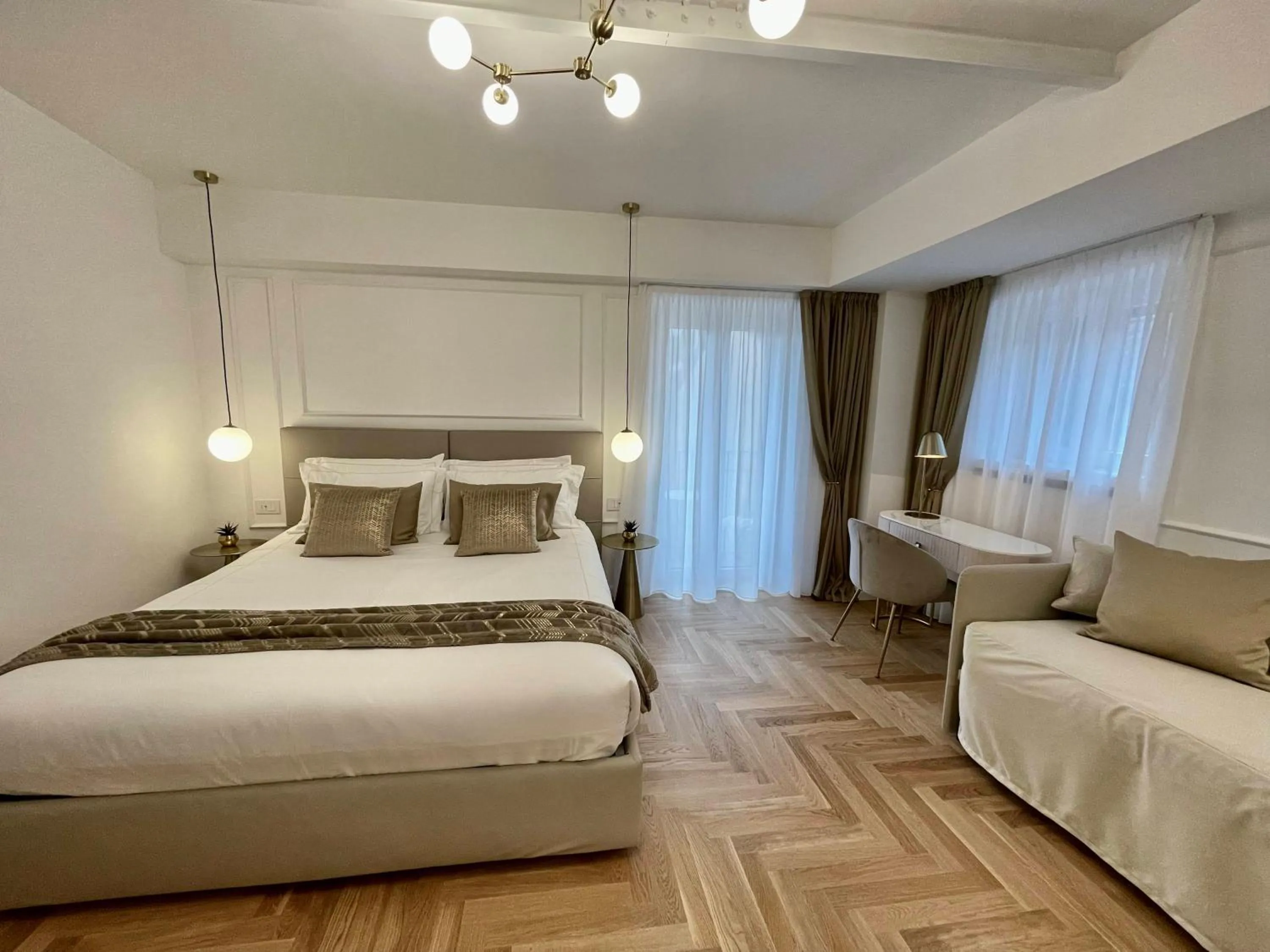 Bed in Bellagio Luxury Suites Apartments