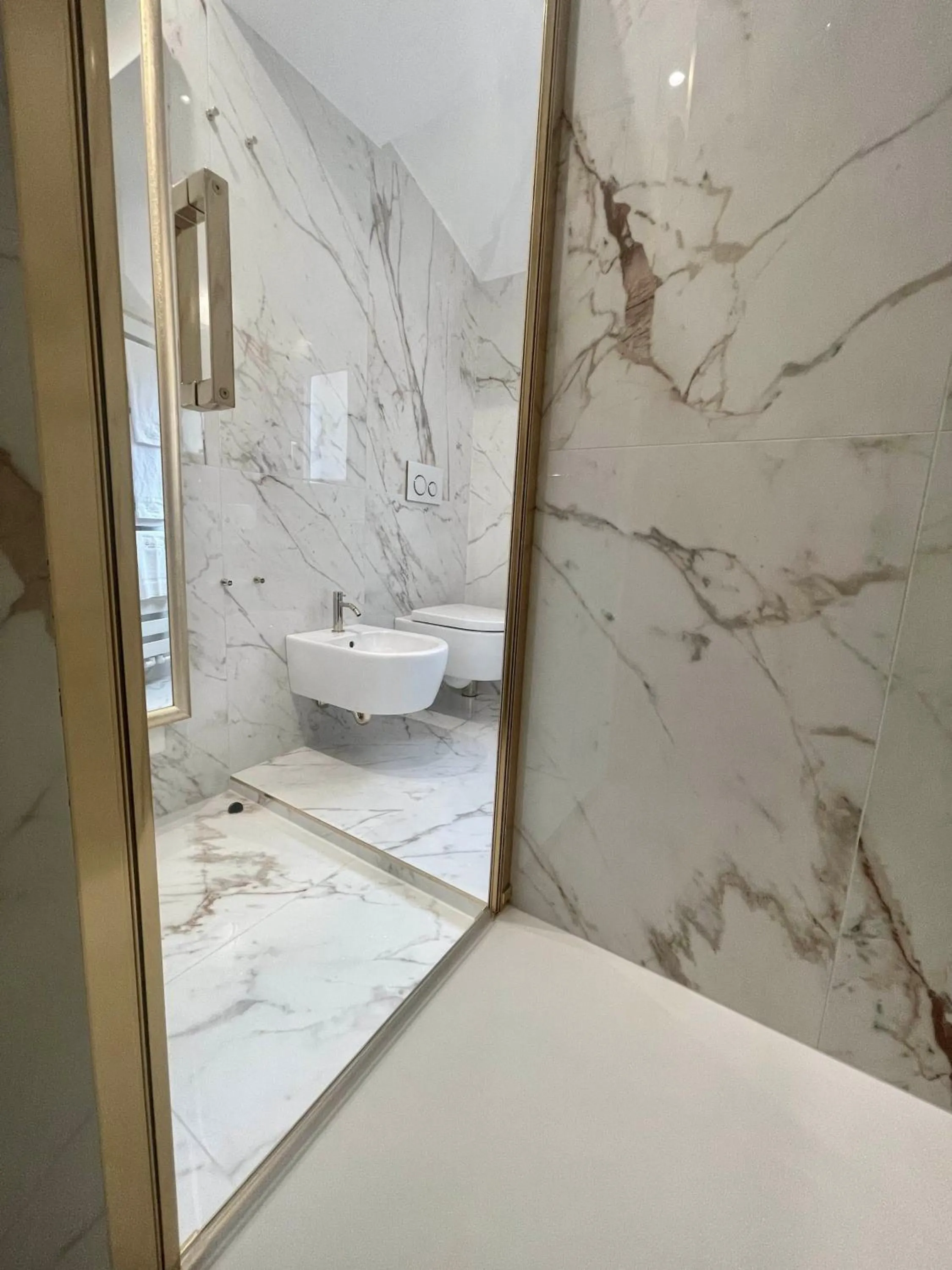 Shower in Bellagio Luxury Suites Apartments