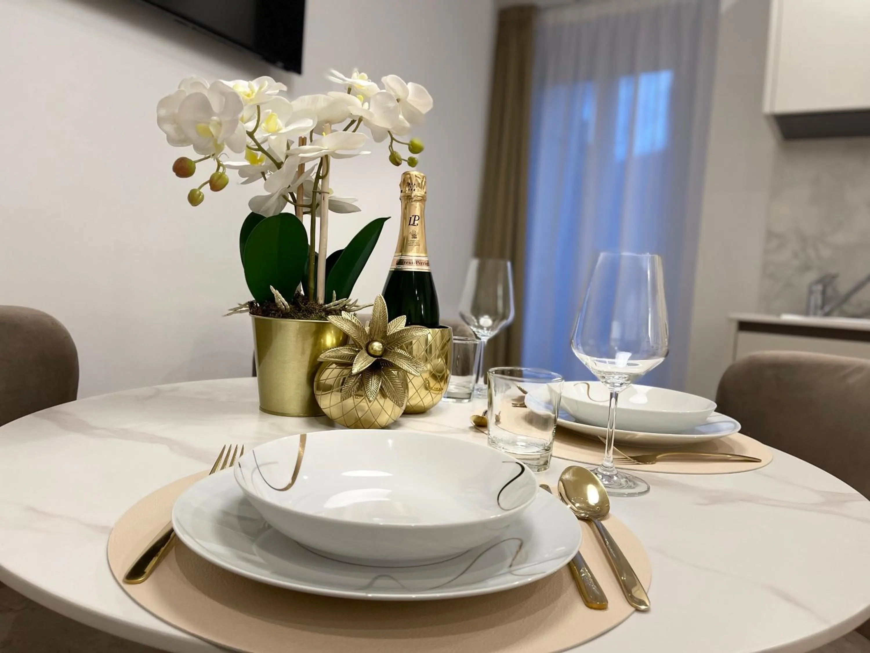 Dining area in Bellagio Luxury Suites Apartments