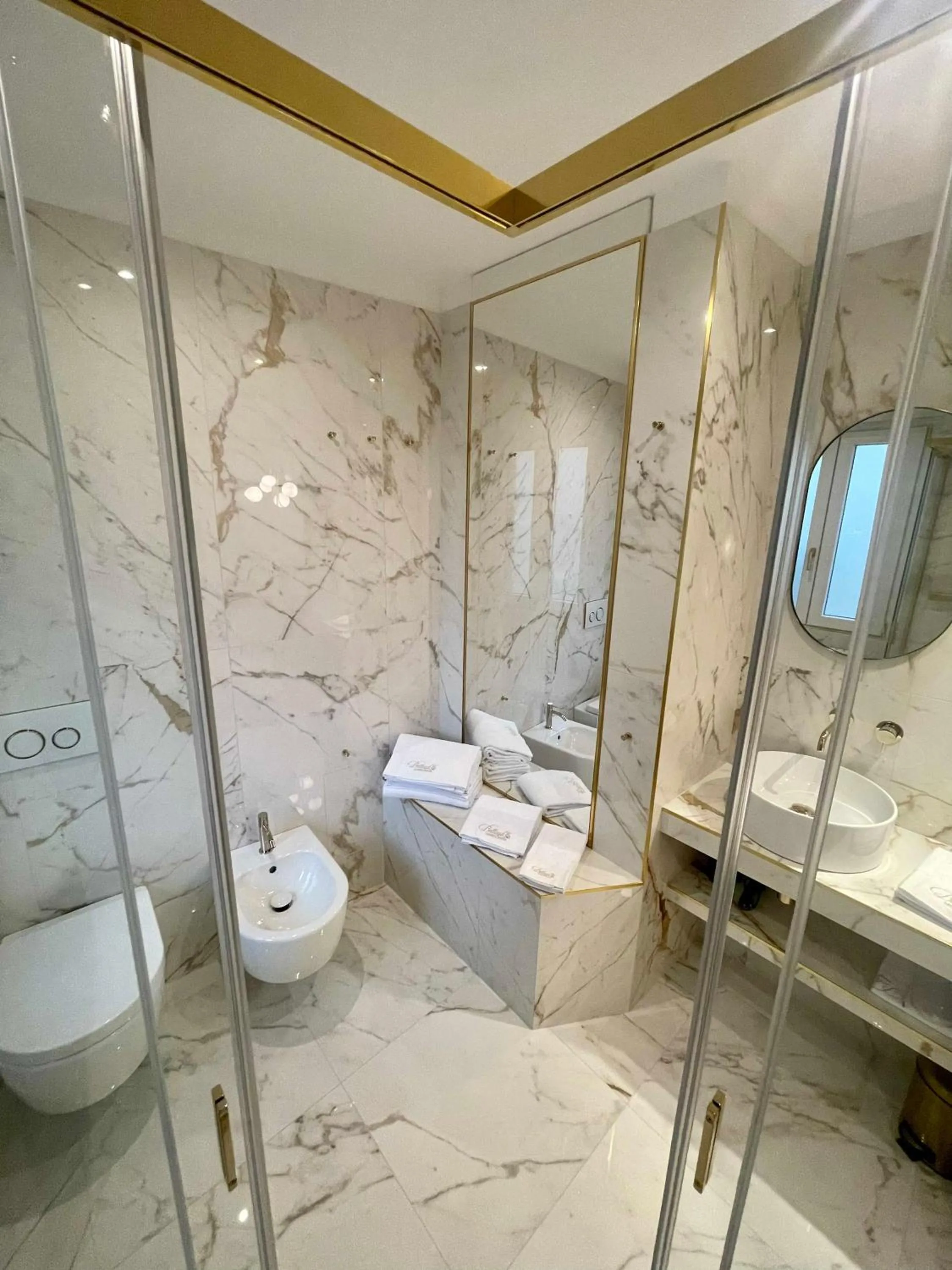 Shower in Bellagio Luxury Suites Apartments