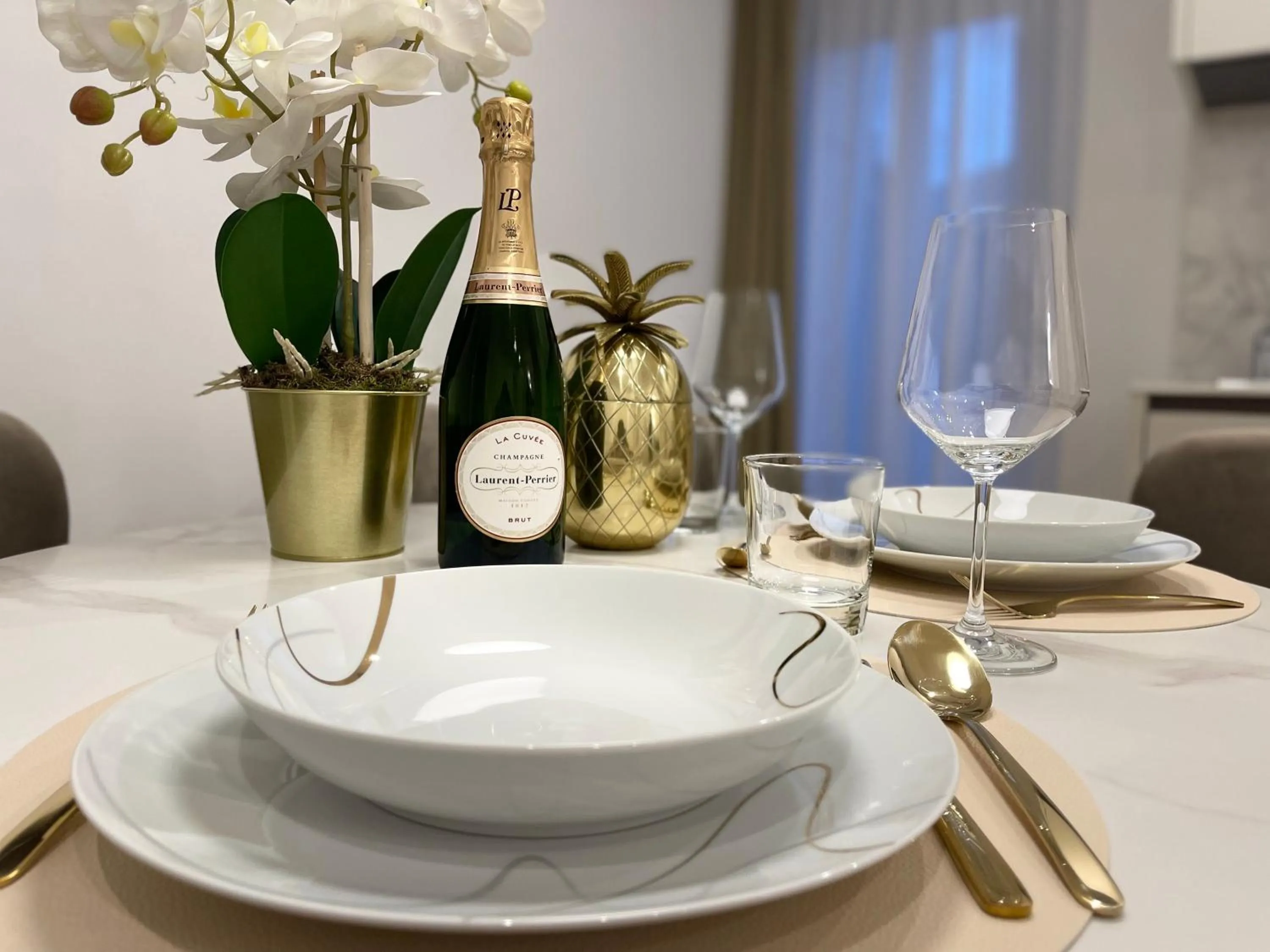 Dining area in Bellagio Luxury Suites Apartments